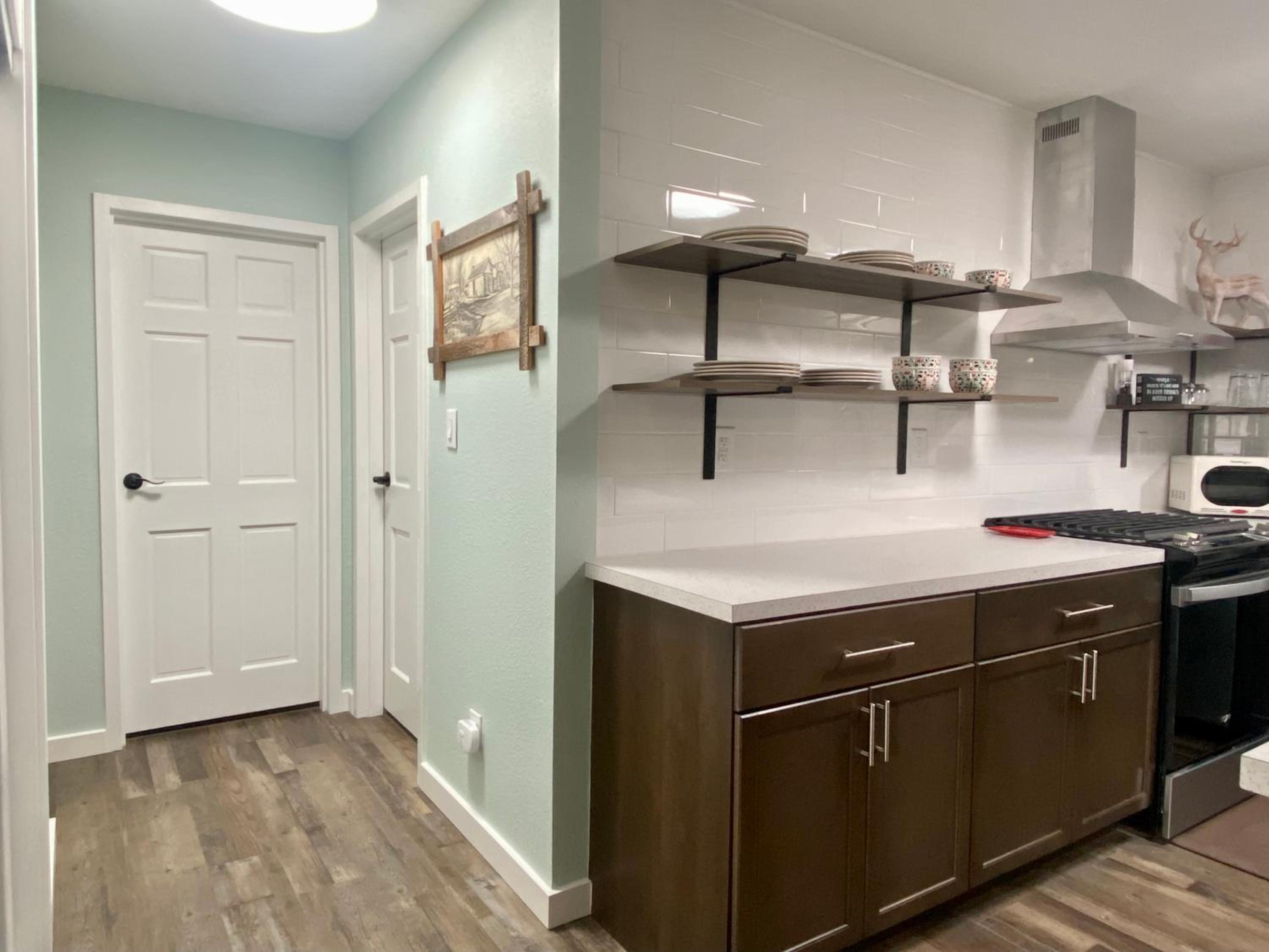 Two-Bedroom Deluxe Apartment - Photo 2