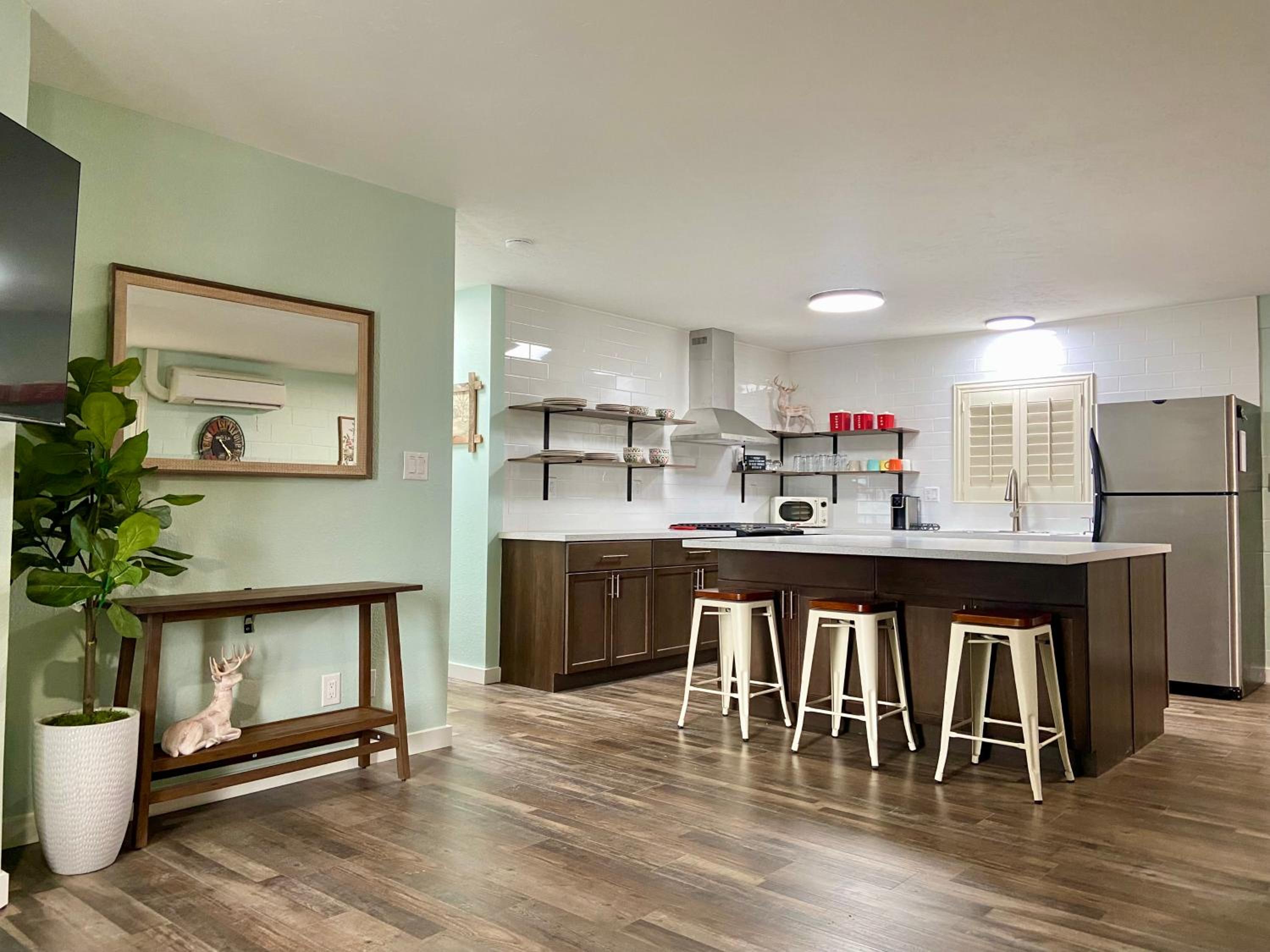 Two-Bedroom Deluxe Apartment - Photo 9