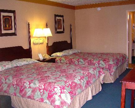 Queen Room with Two Queen Beds - Photo 1