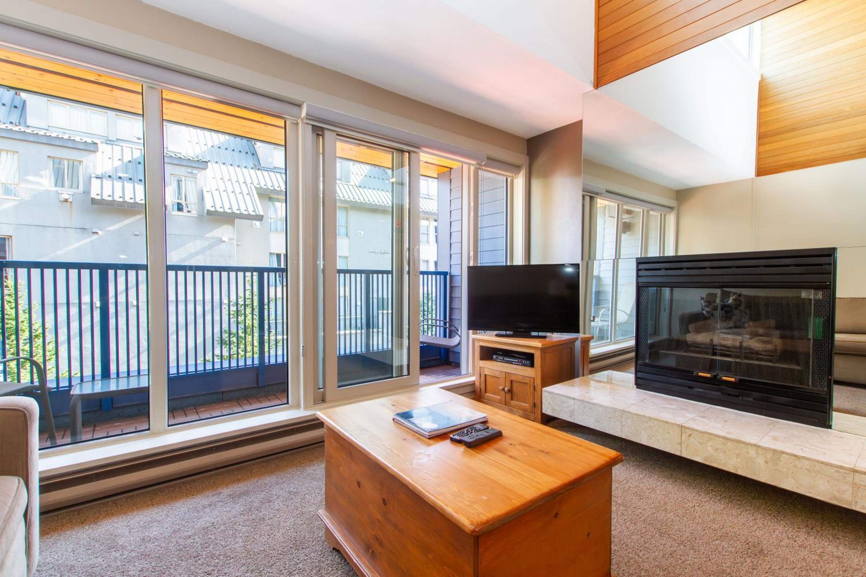 Condo, 1 Bedroom + Loft, Private Hot Tub (Unit 205)