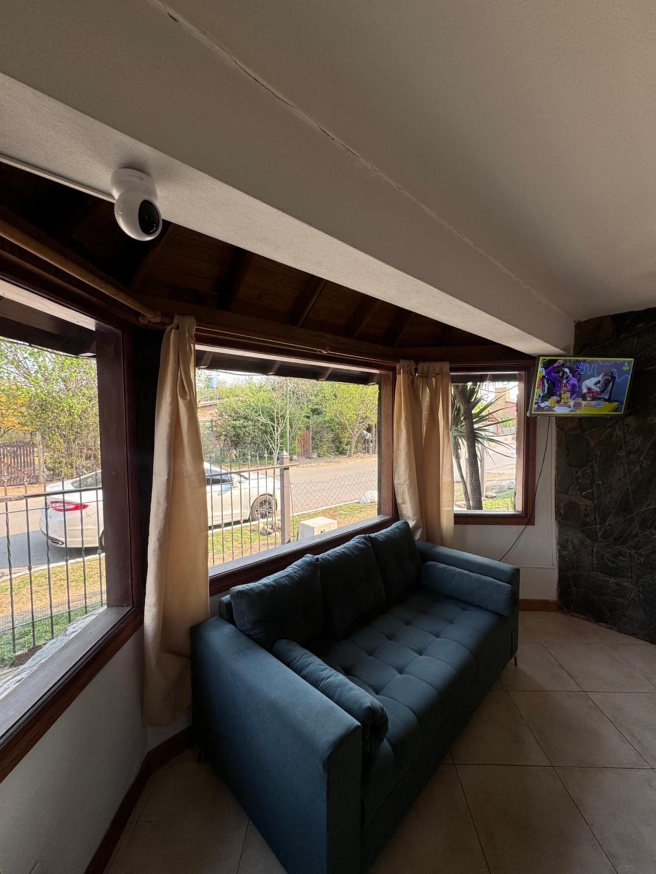 One-Bedroom House photo 1