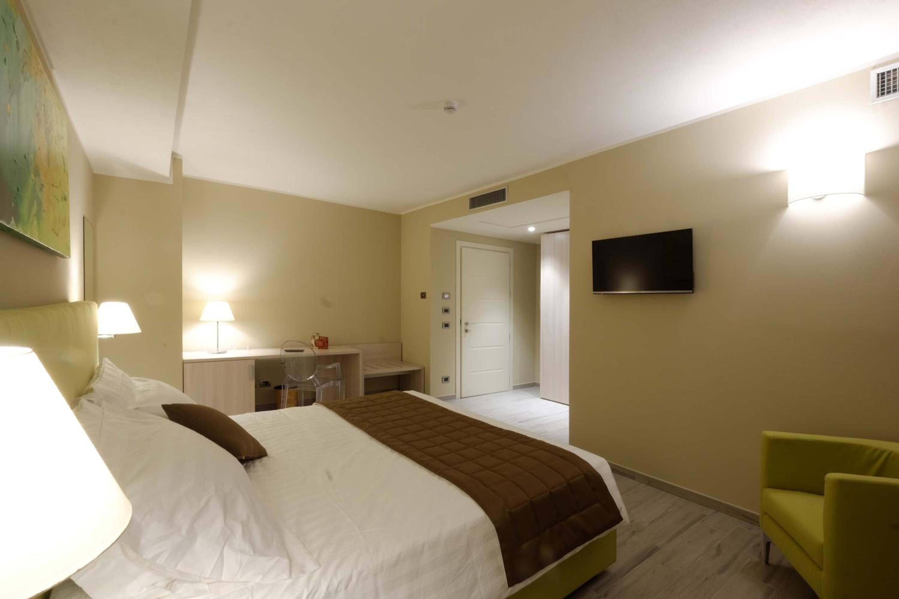 Double or Twin Room photo 2