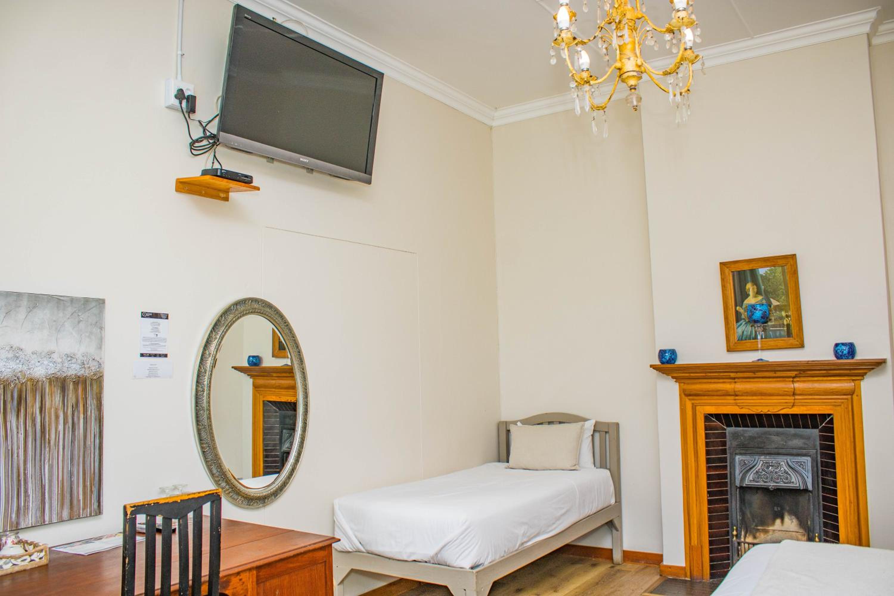 Double Room - Photo 12