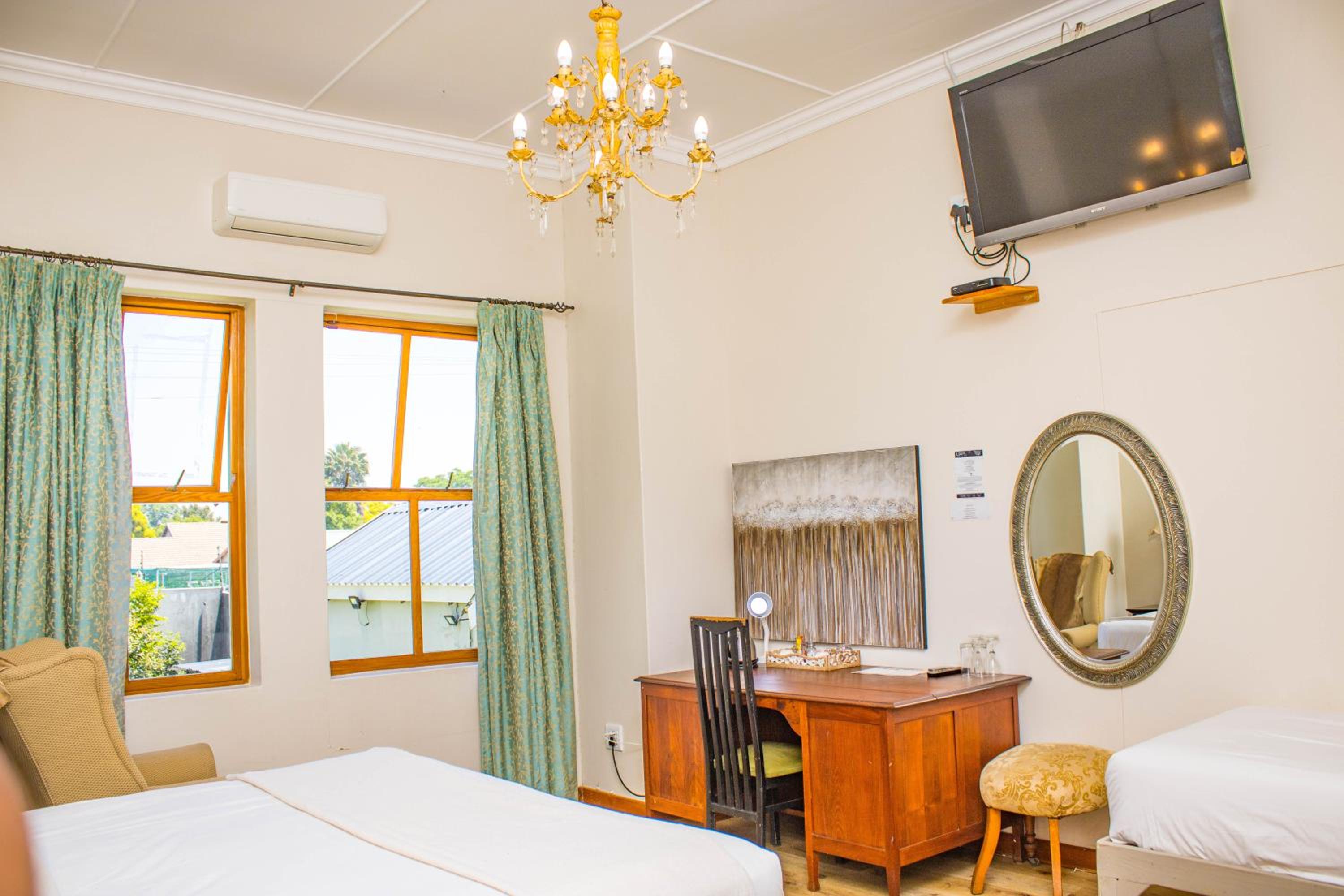 Double Room - Photo 11