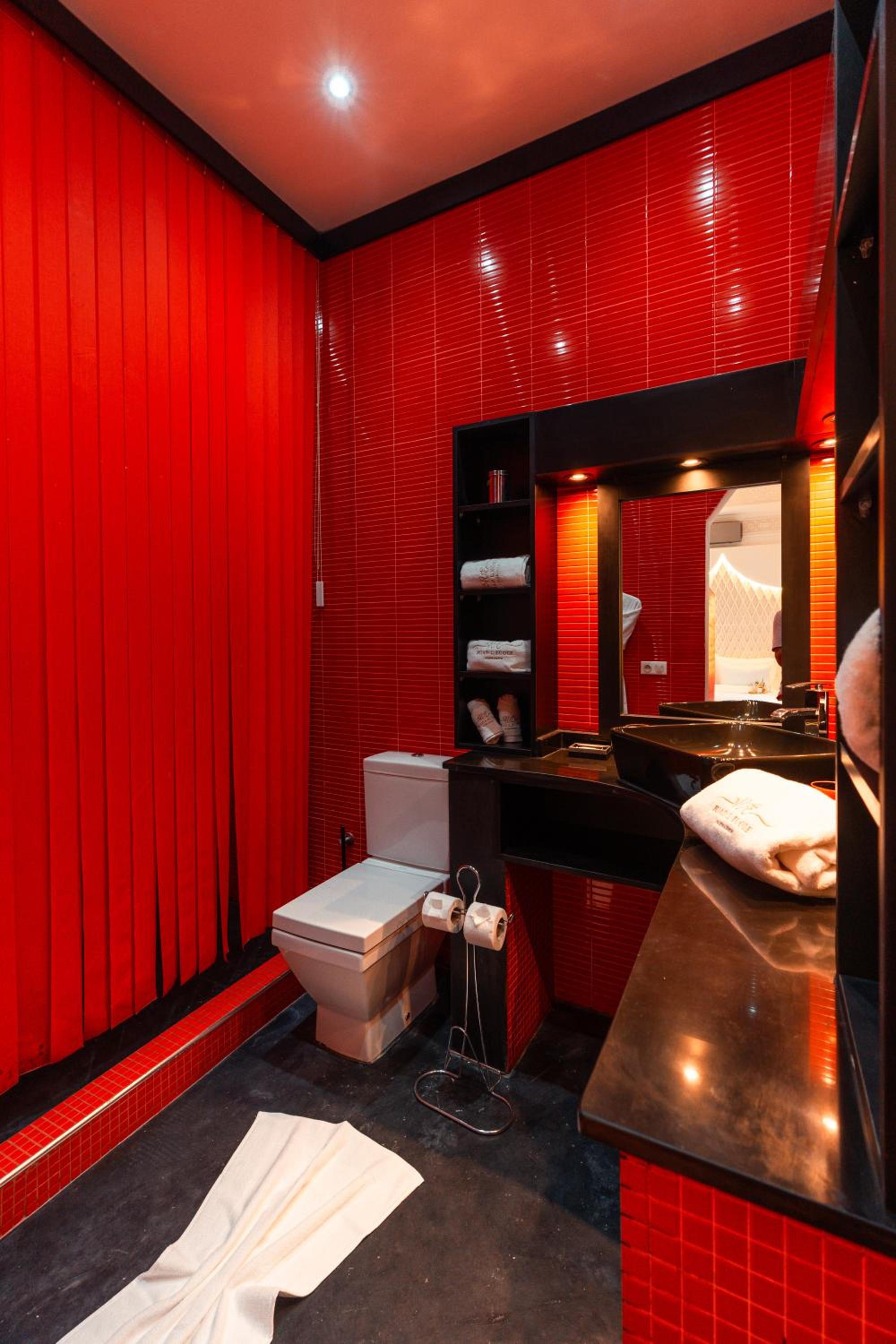 Standard Double Room - Photo 15