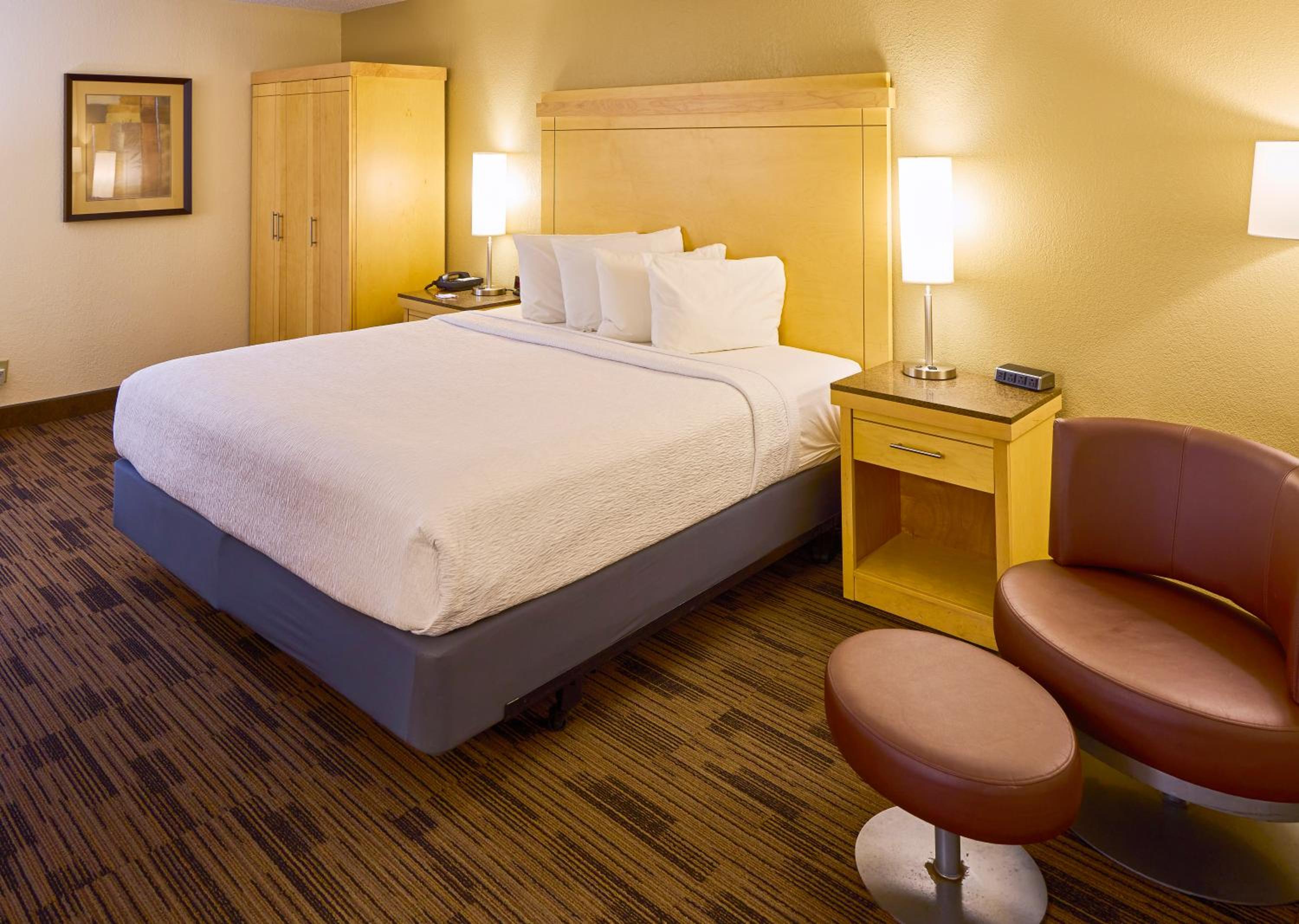 Premium King Room - Non-Smoking - Photo 1