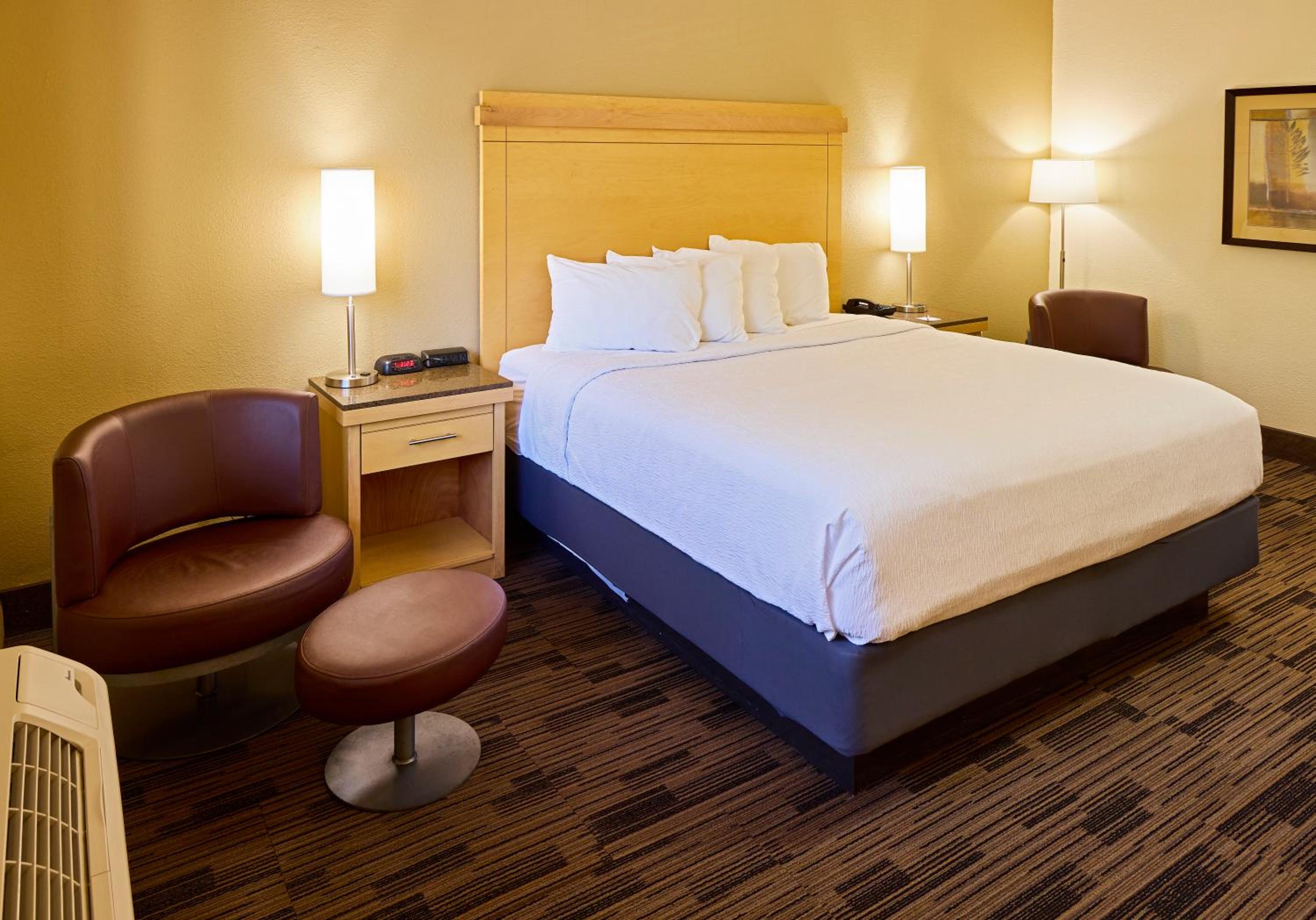 Executive King Room - Non-Smoking - Photo 1