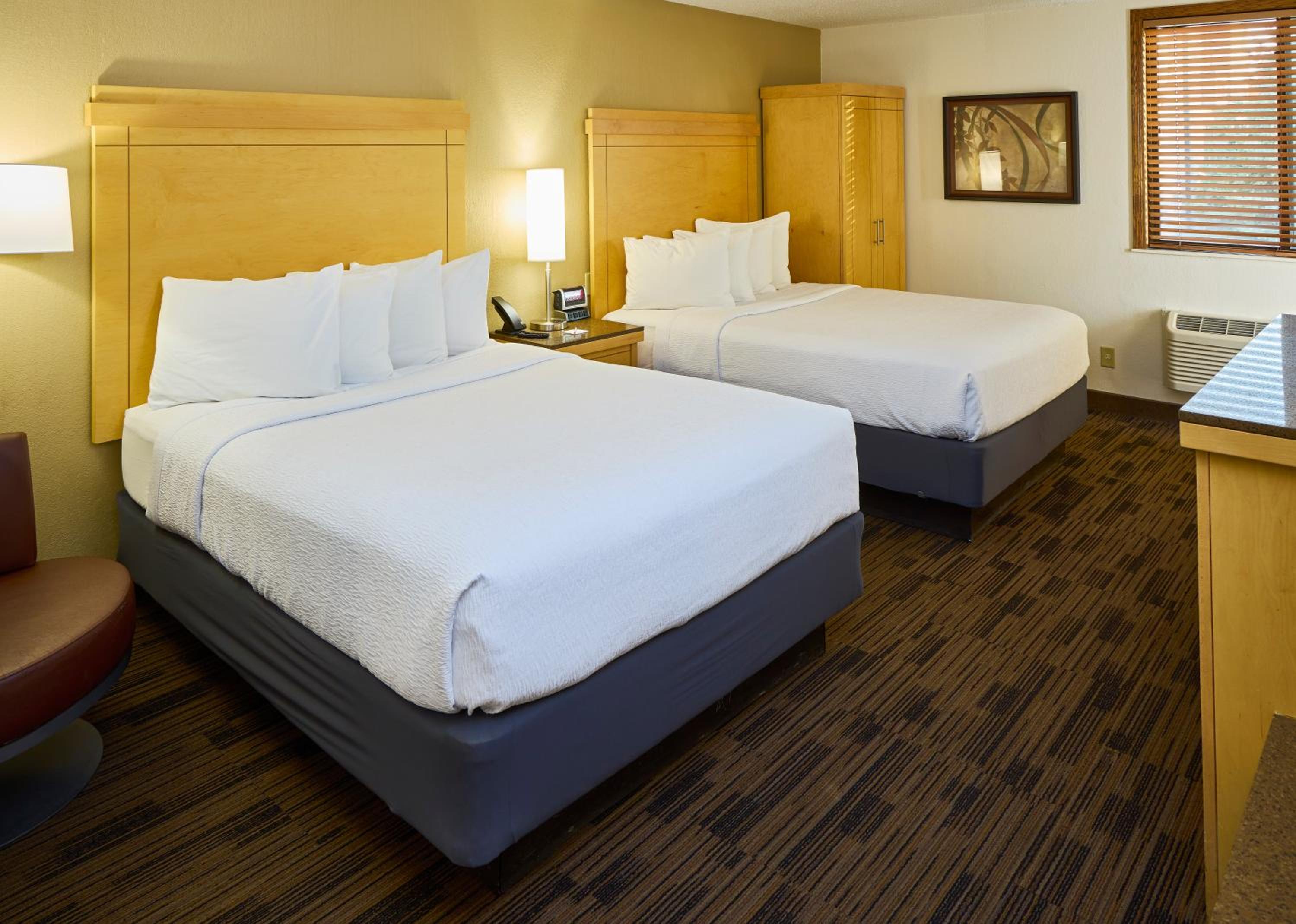 Premium Queen Room - Non-Smoking - Photo 1