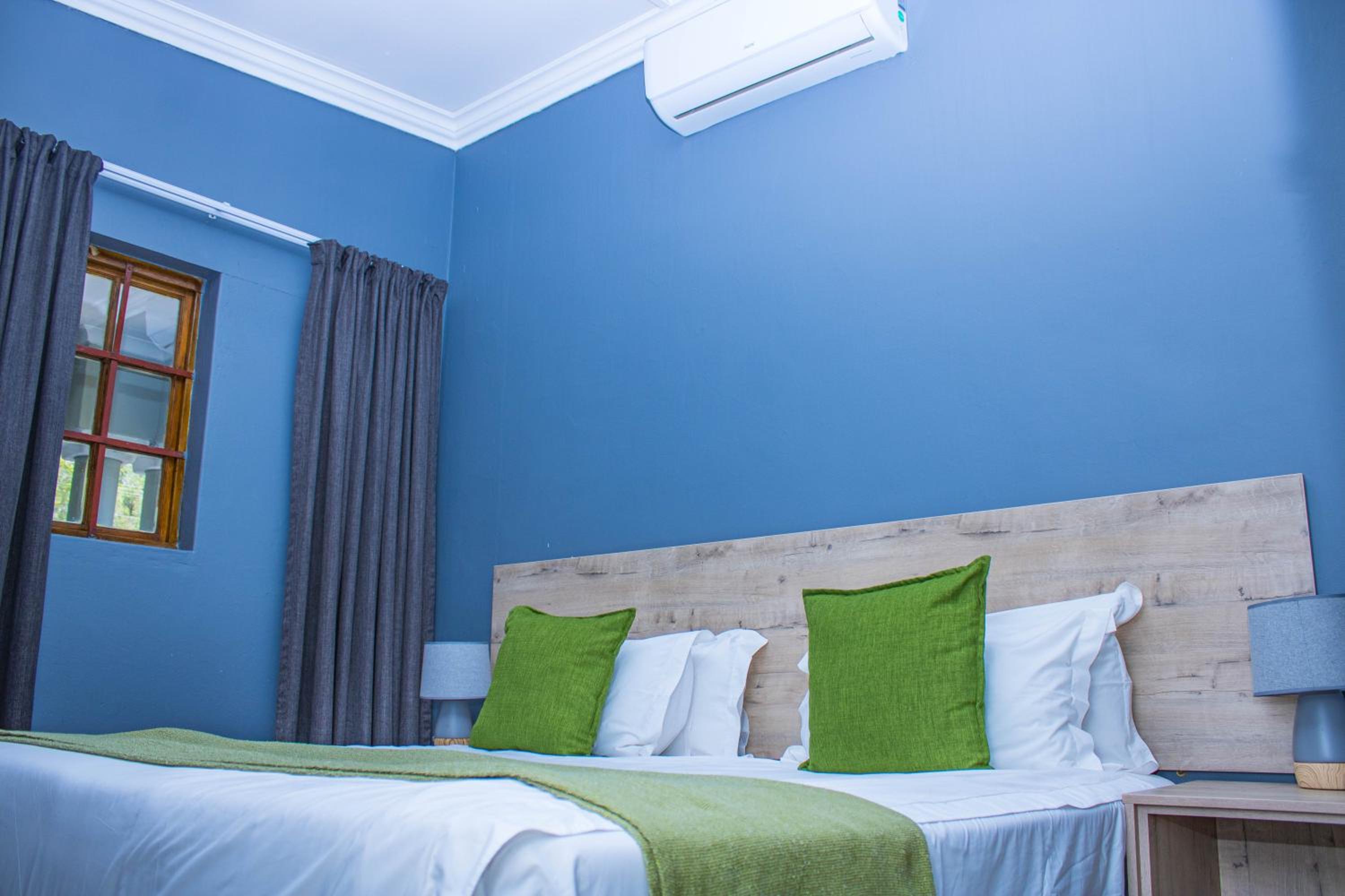 Self-catering Double Room - Photo 17