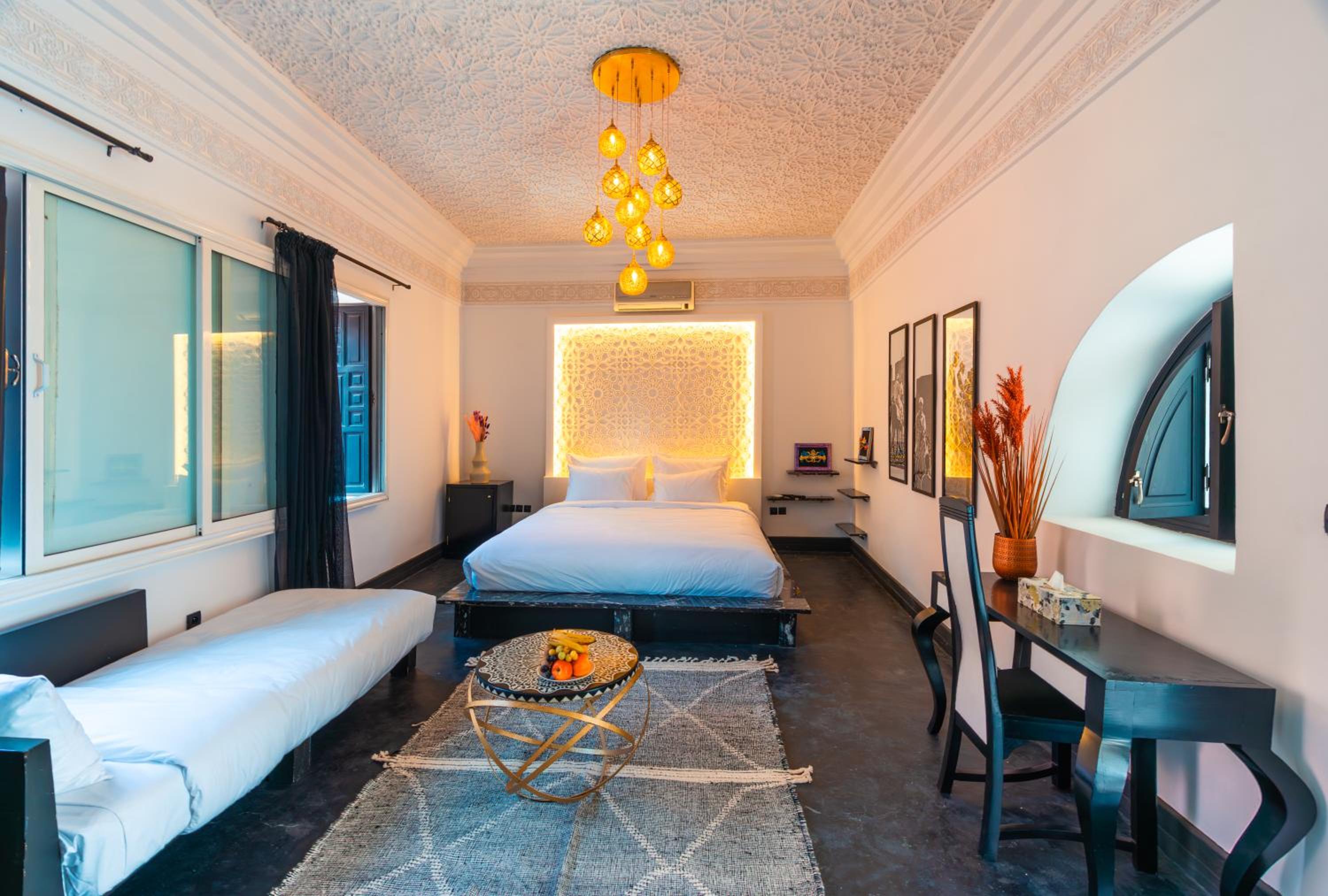Deluxe Queen Room - Photo 9