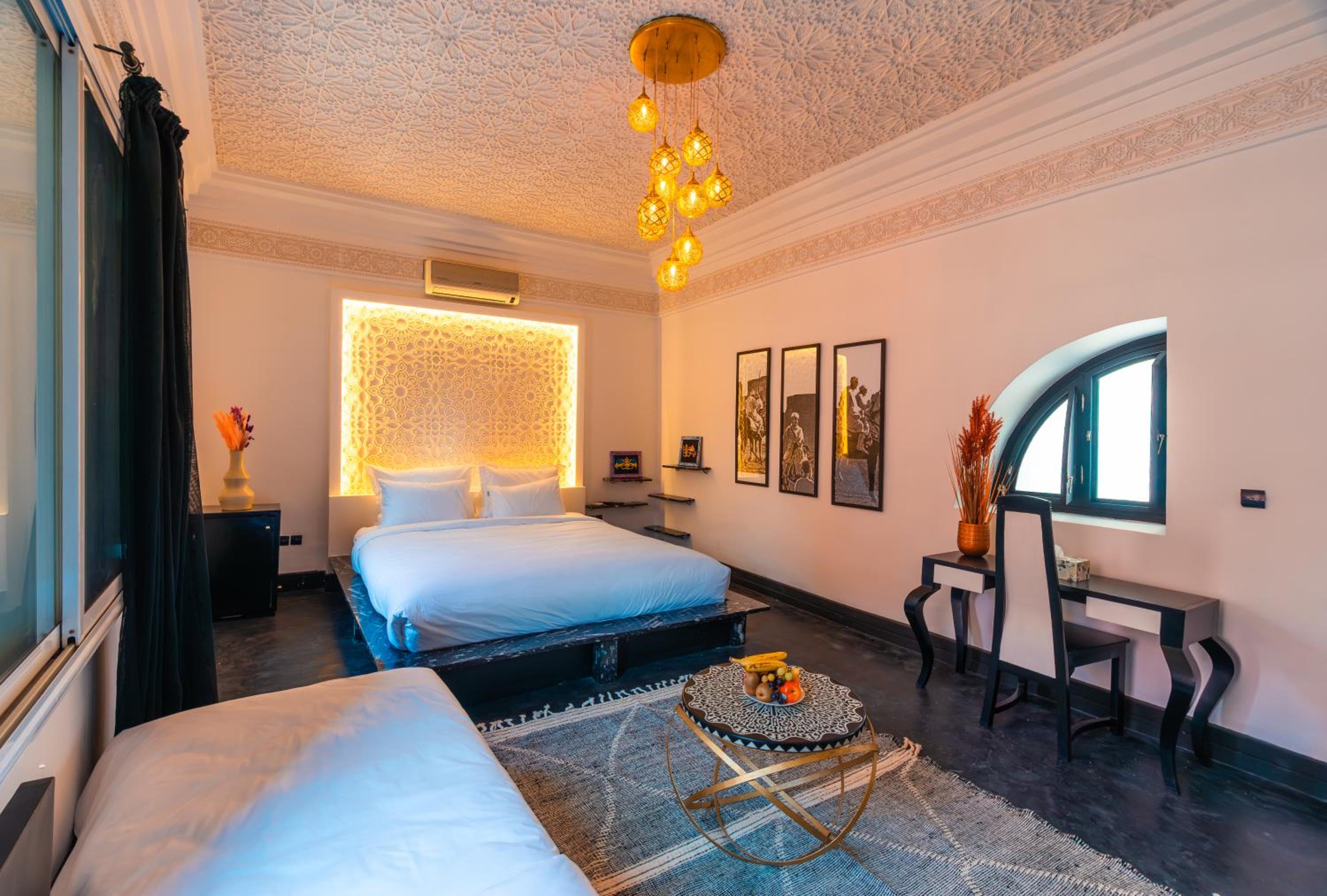 Deluxe Queen Room - Photo 11