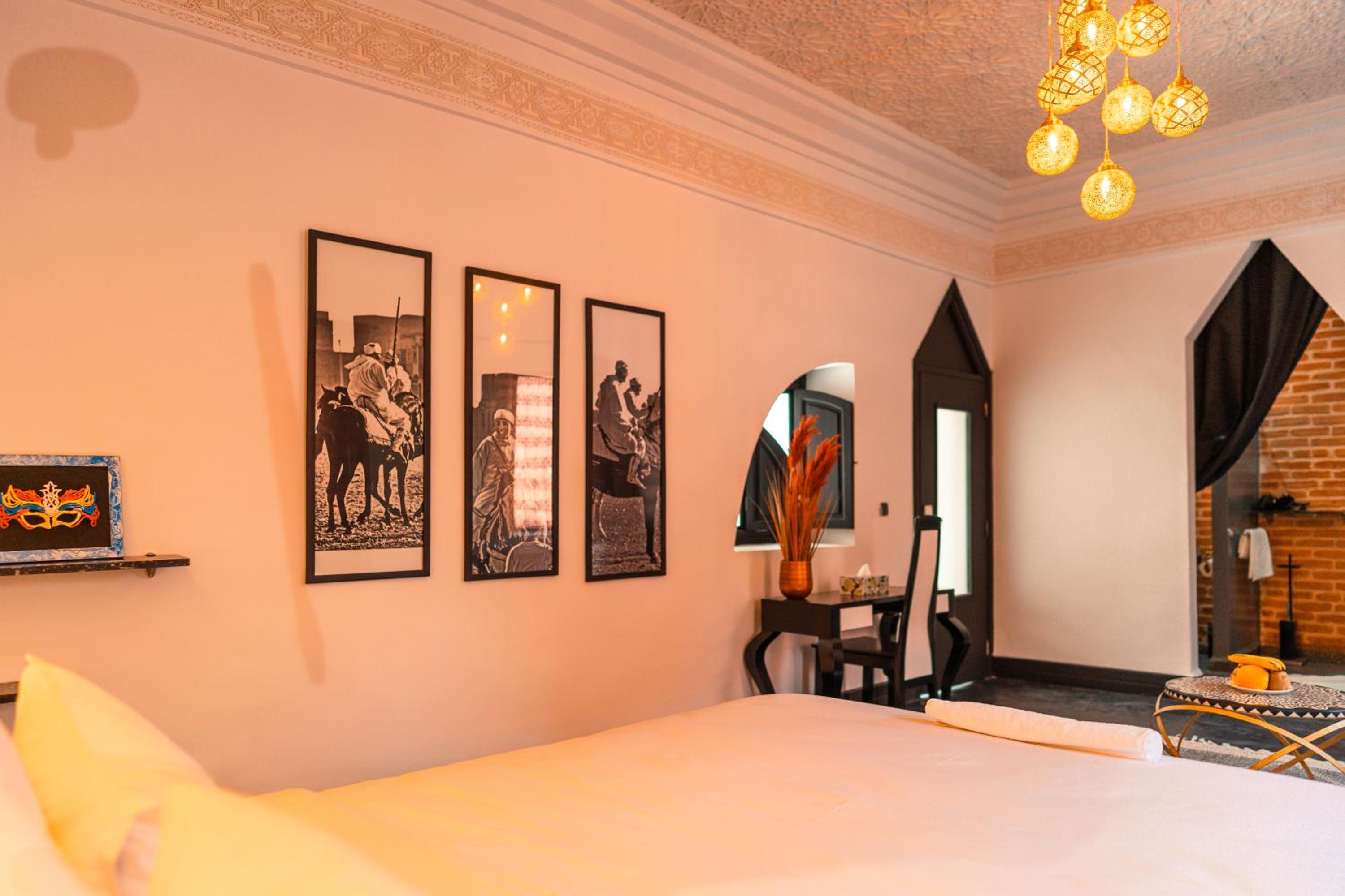 Deluxe Queen Room - Photo 22