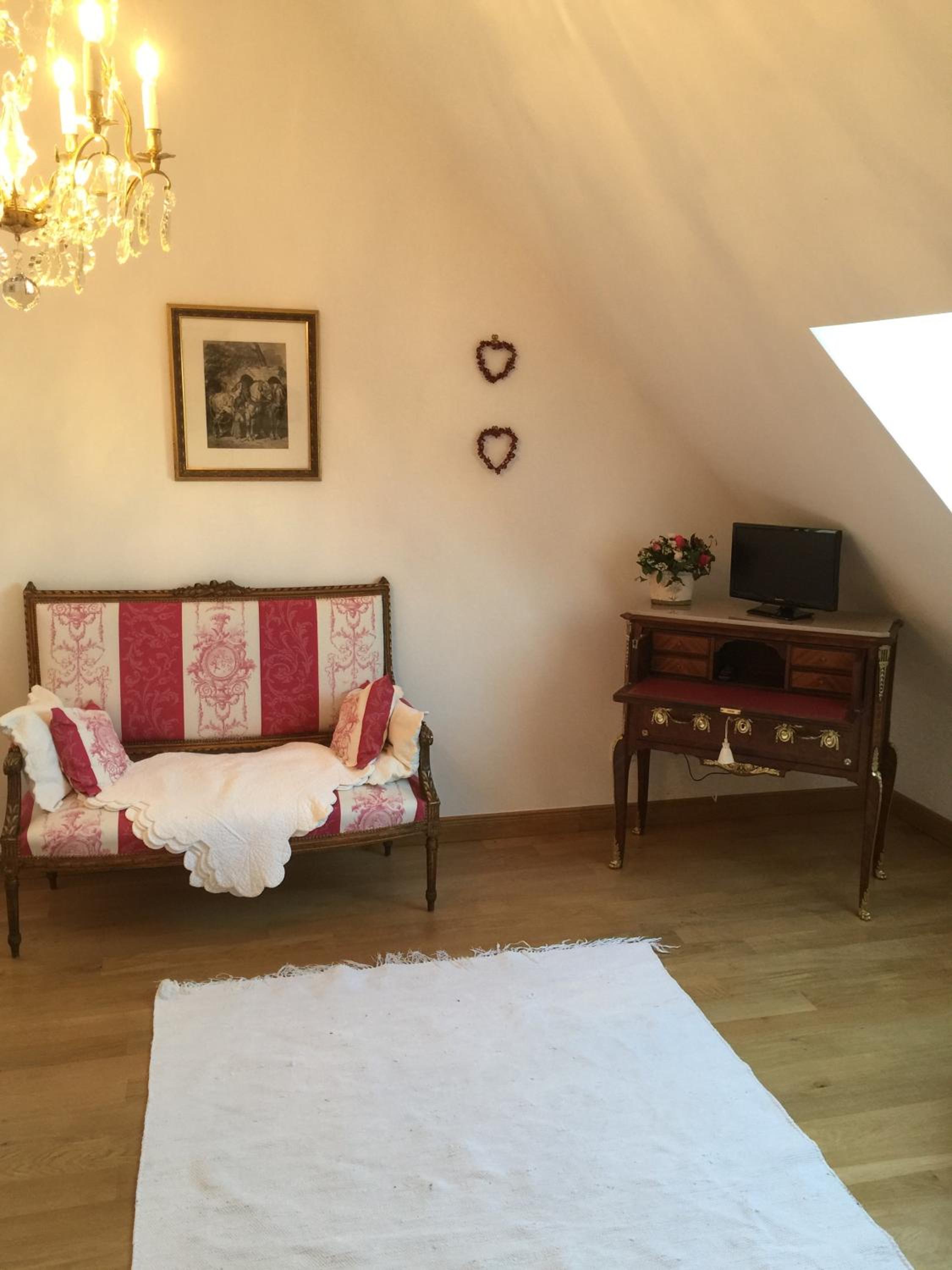 Double Room with Private External Bathroom - Photo 21