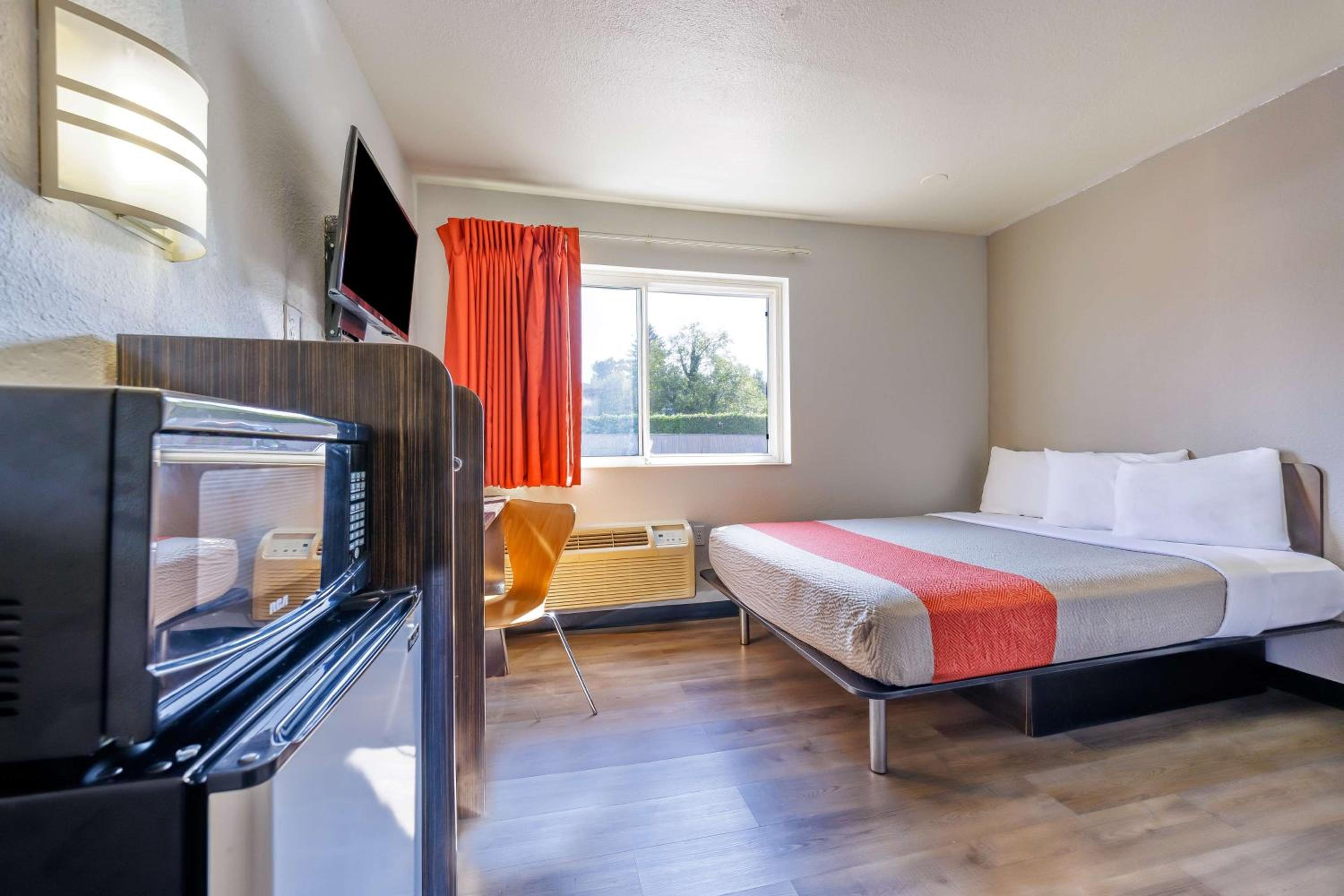 Double Room - Disability Access - Non-Smoking photo 2