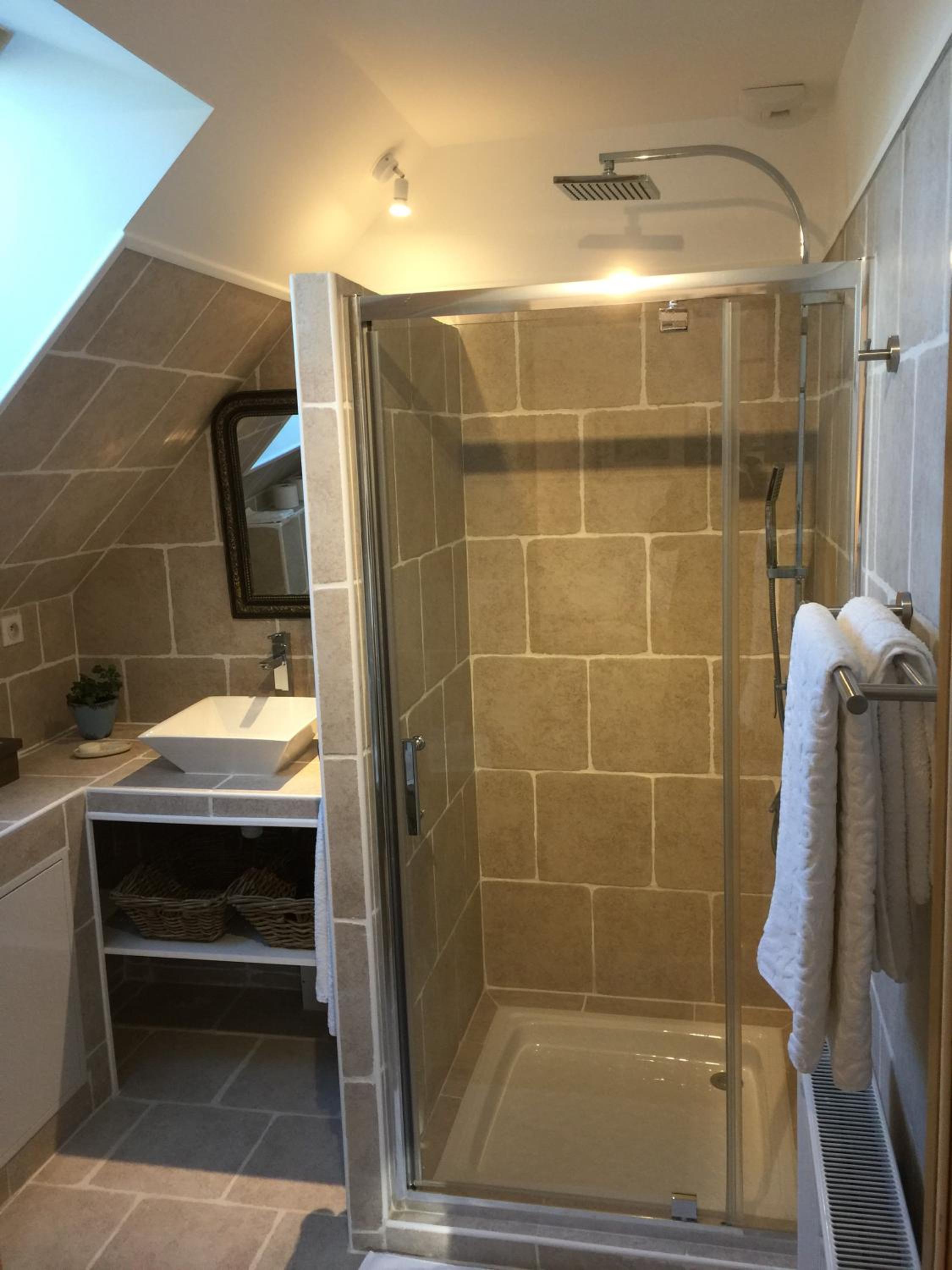 Double Room with Private External Bathroom - Photo 8