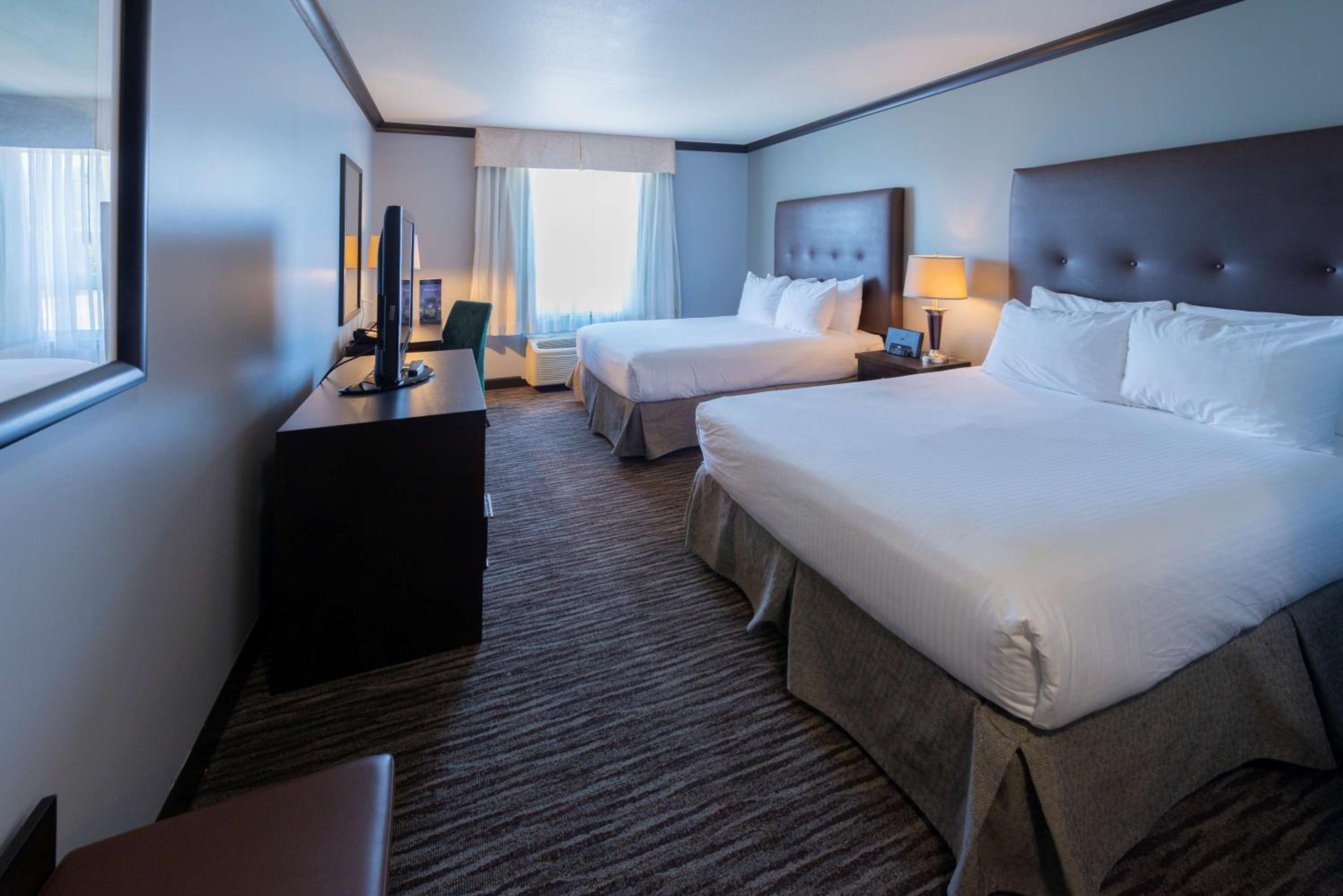 Queen Room with Two Queen Beds - Pet Friendly/Non-Smoking