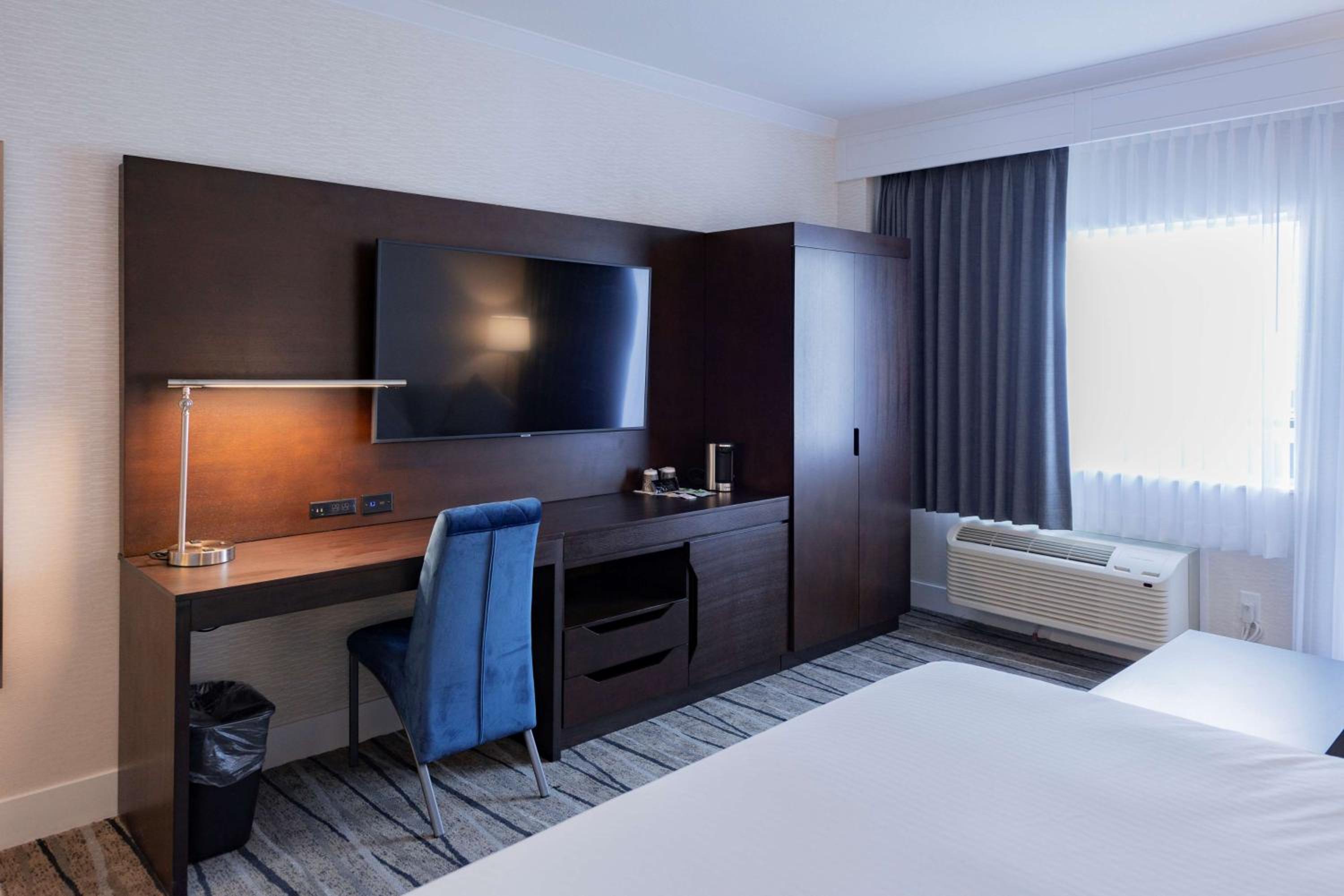 Executive King Suite with Kitchen photo 1