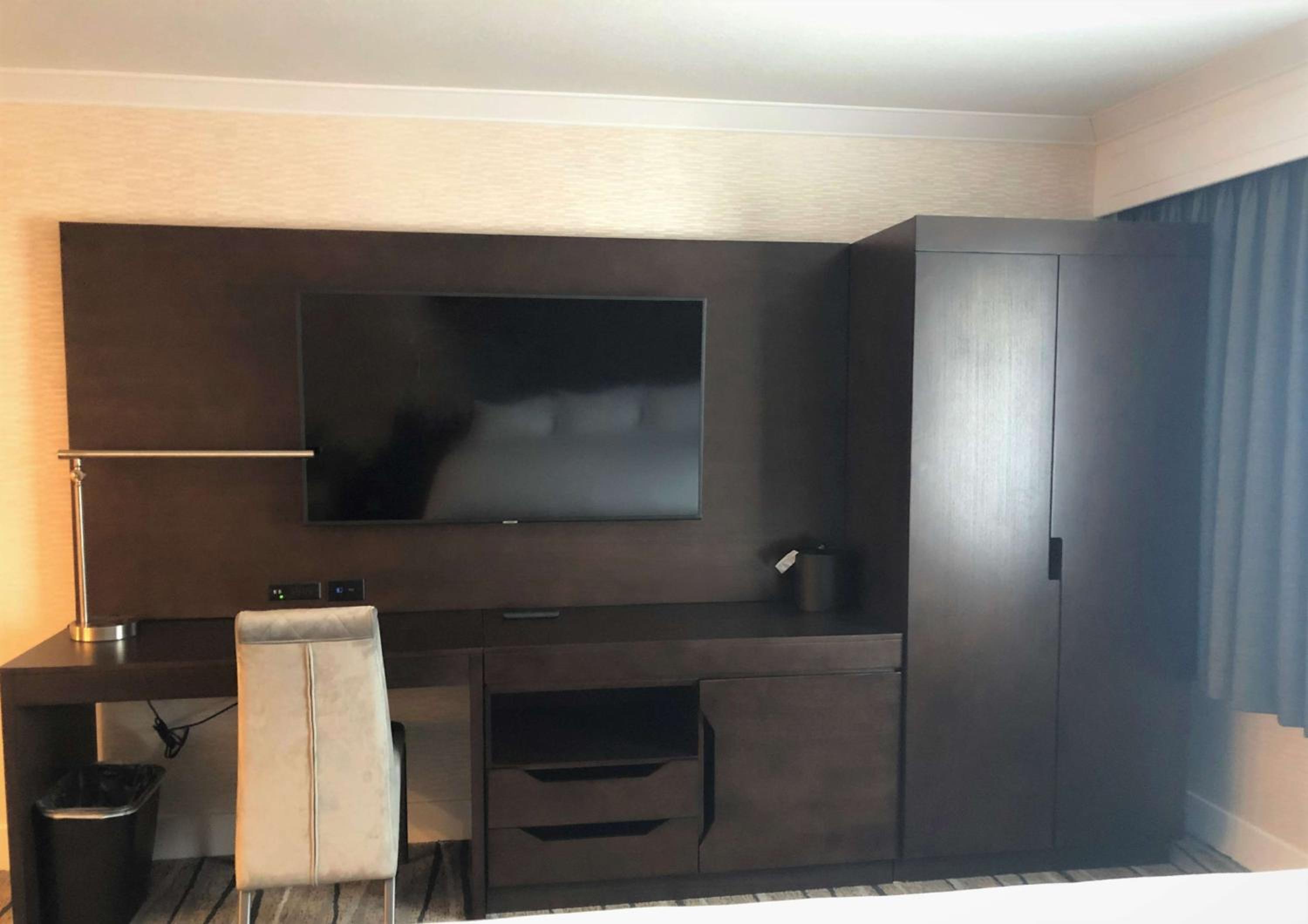 Executive King Suite with Kitchen photo 3
