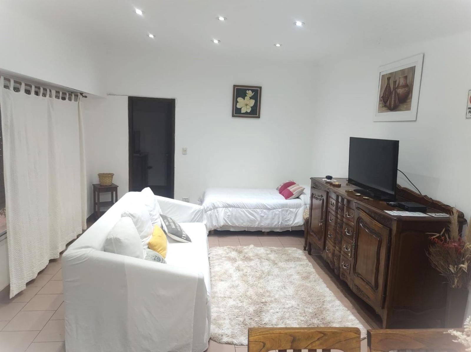 One-Bedroom House photo 1