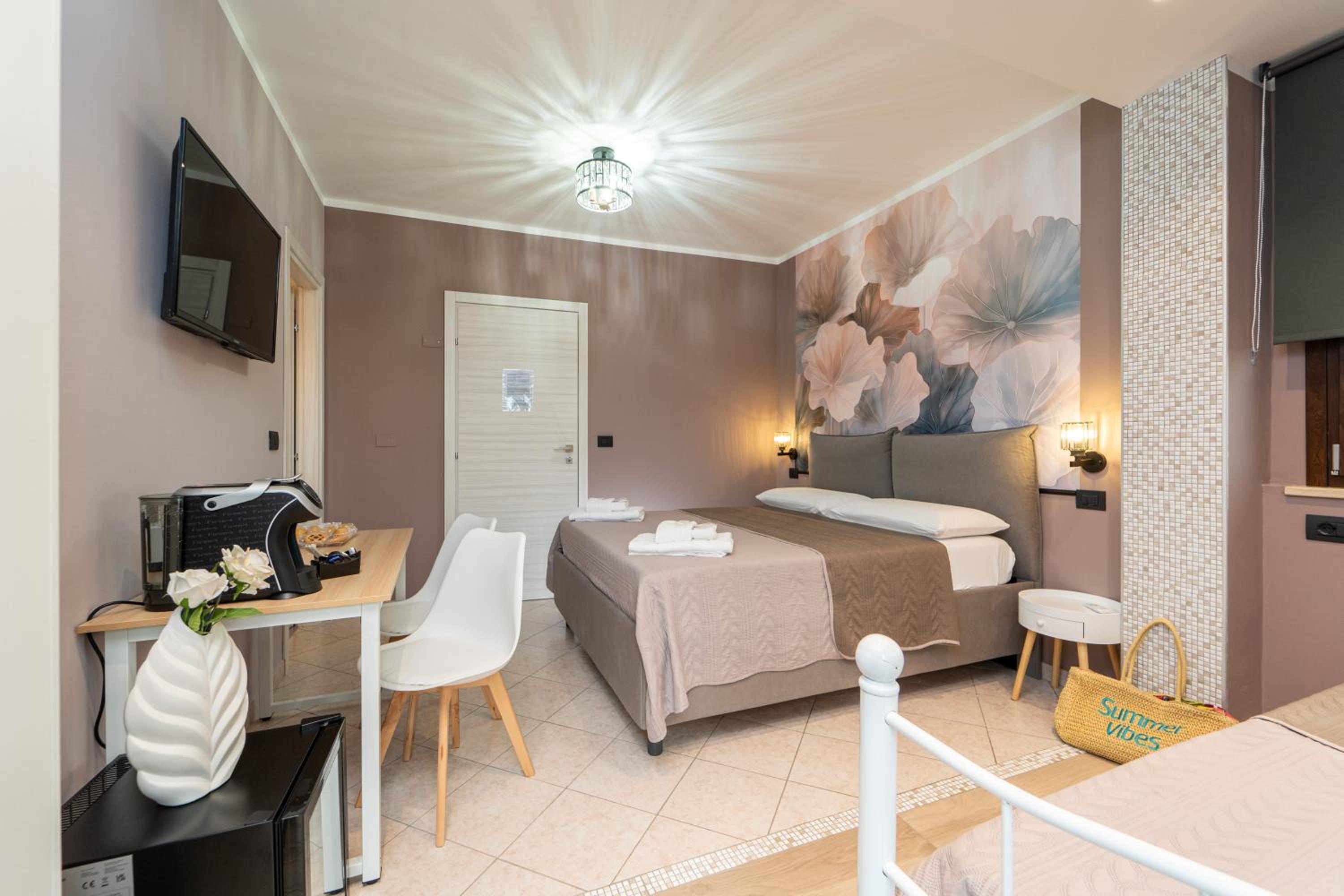 Family Suite with Balcony - Photo 16