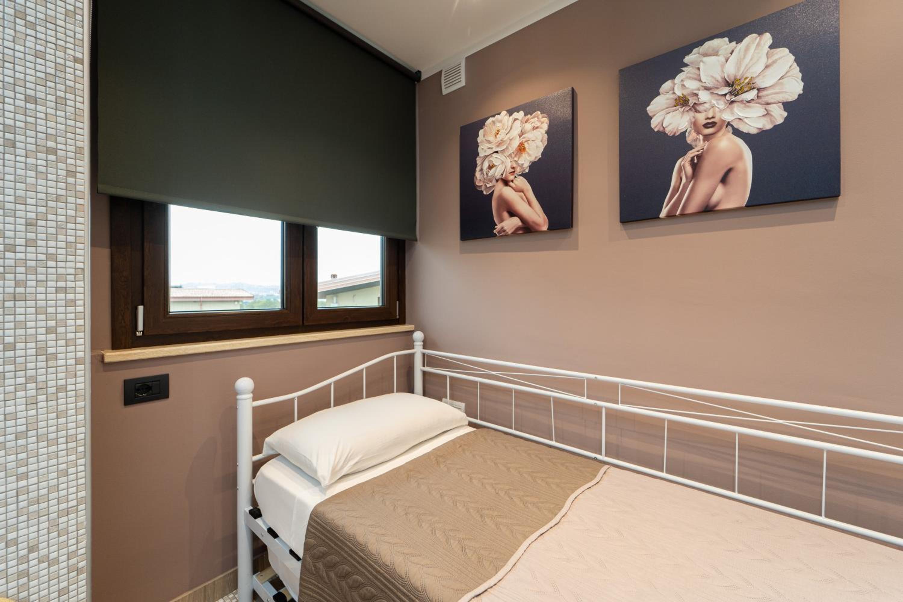 Family Suite with Balcony - Photo 1