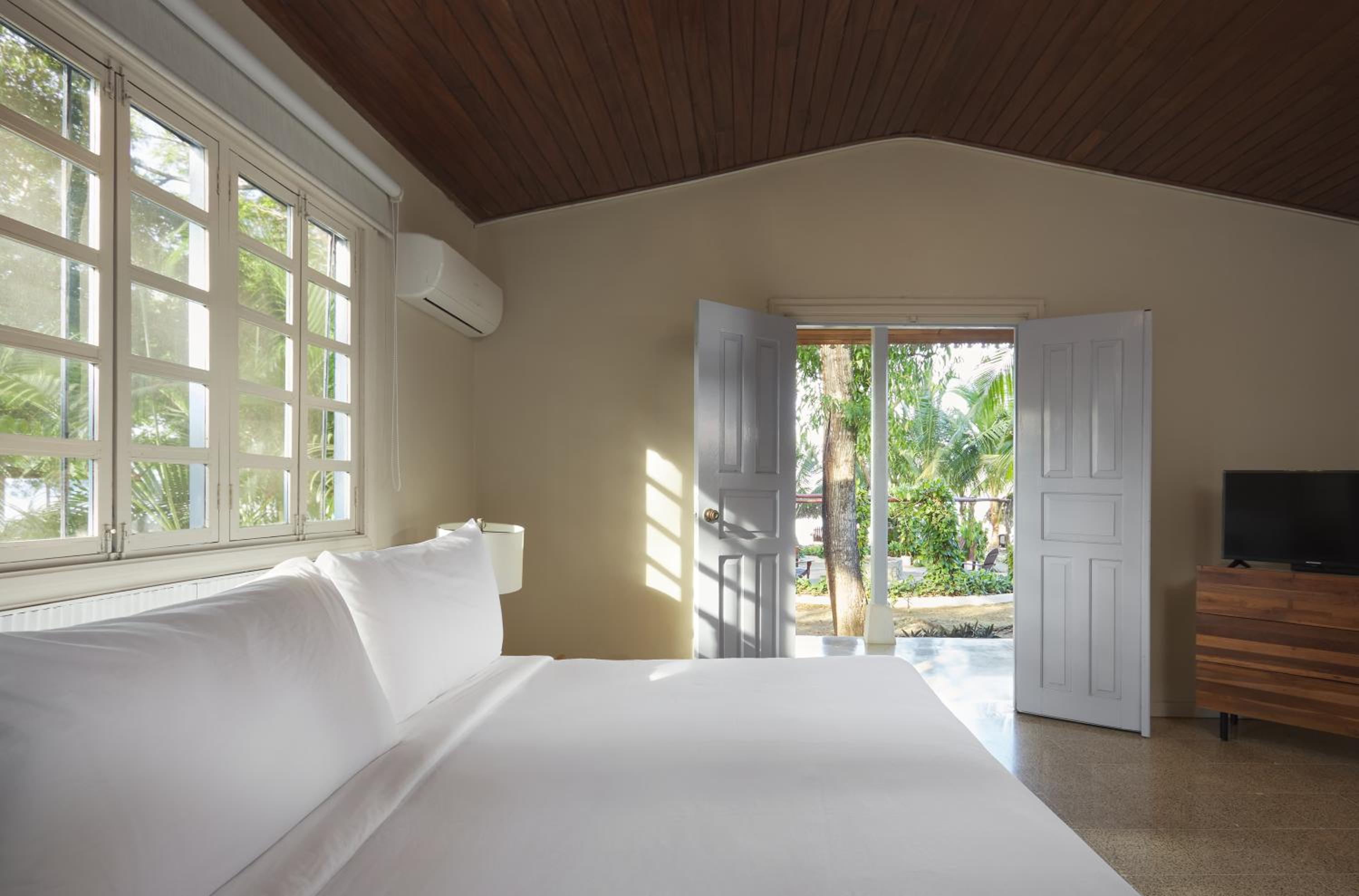 Available room thumbnail 6