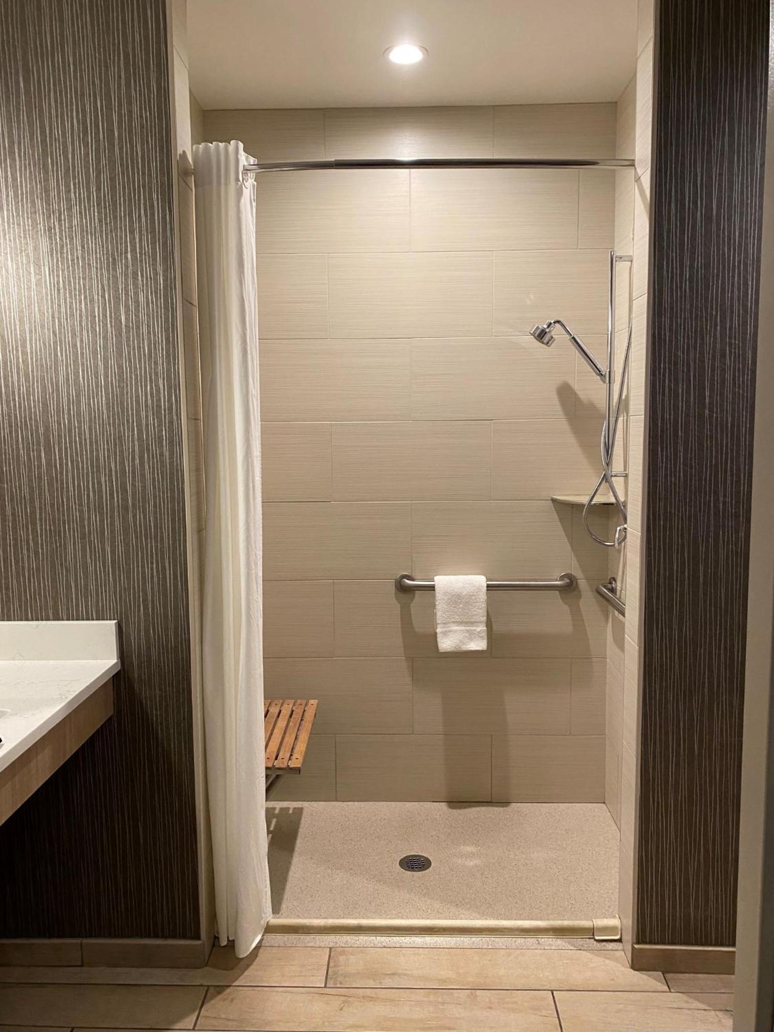 Premium Accessible Double Queen Room photo 2