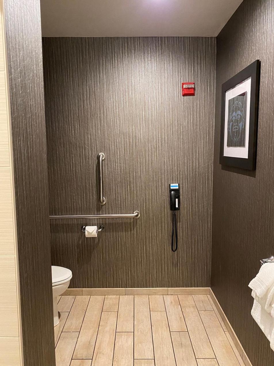 Premium Accessible Double Queen Room photo 3