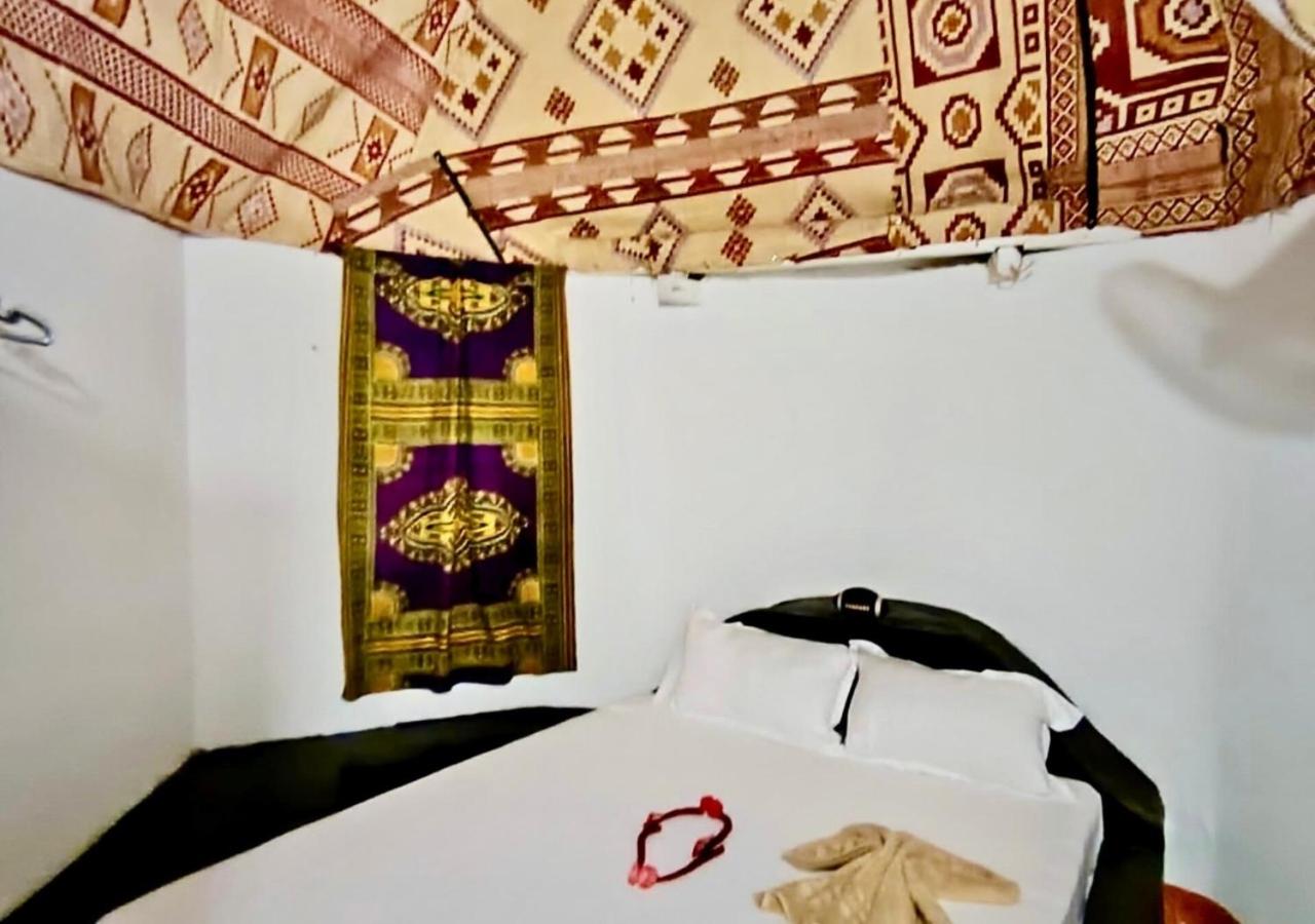 Double Room with Shared Bathroom photo 2