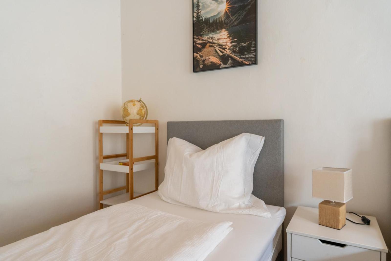 One-Bedroom Apartment photo 1