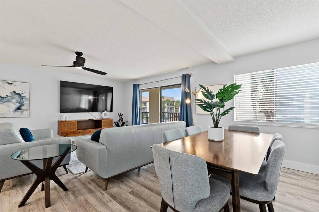 Three-Bedroom Apartment photo 1