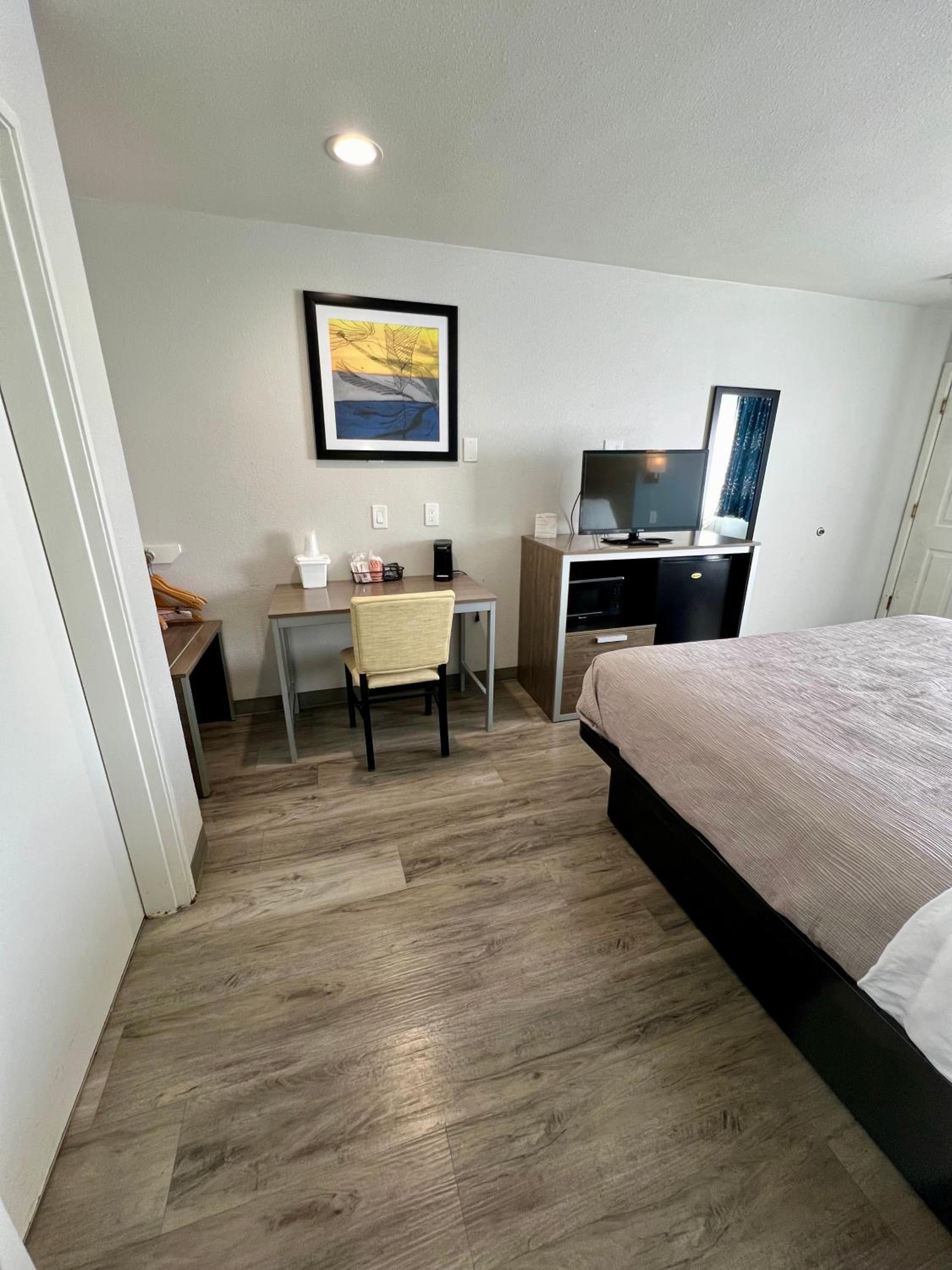 King Room - Disability Access/Non-Smoking - Photo 4