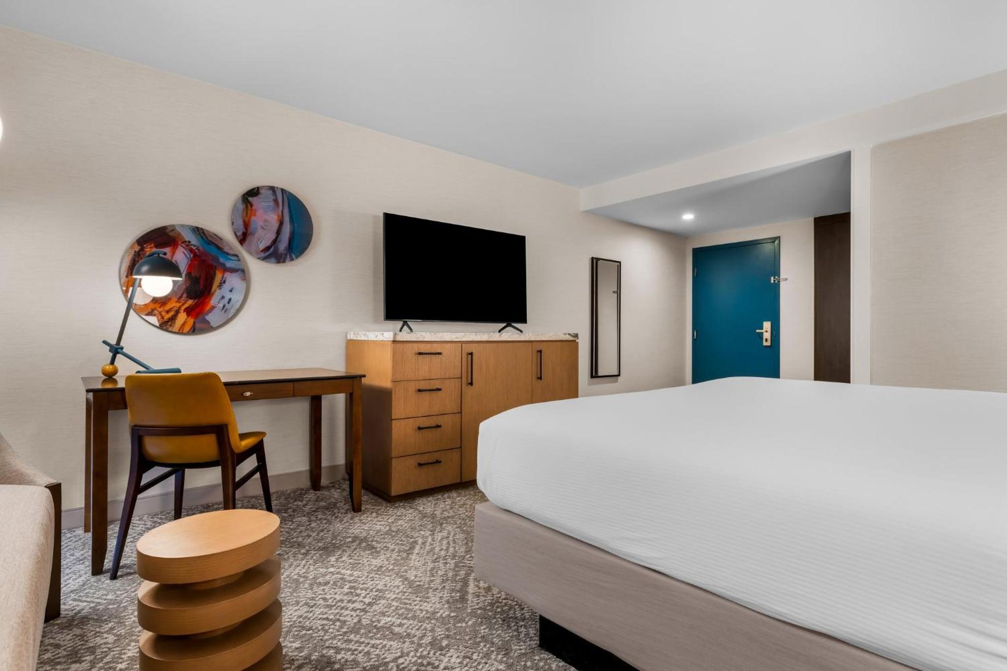 Standard King Room - Photo 5