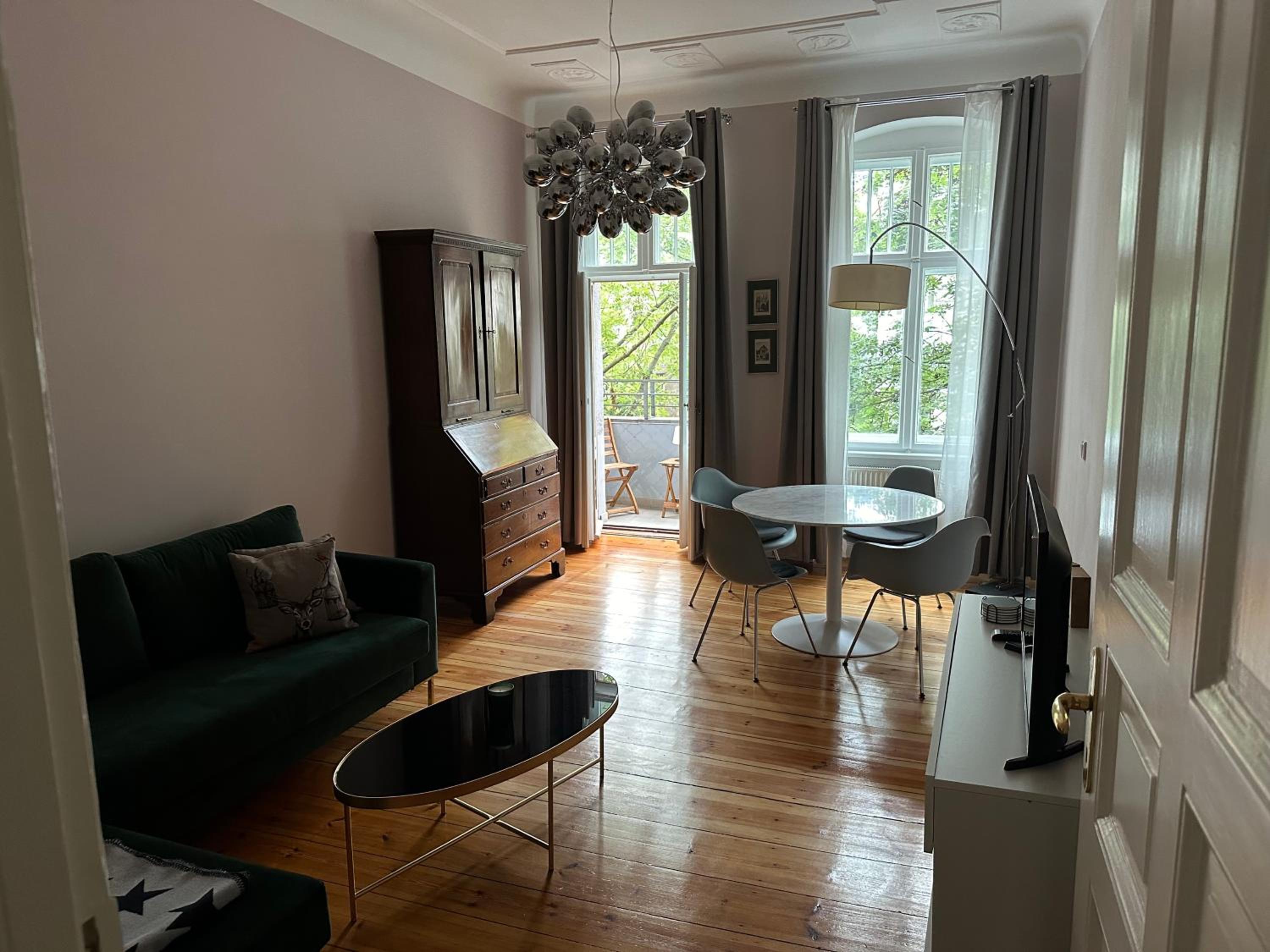 One-Bedroom Apartment photo 1