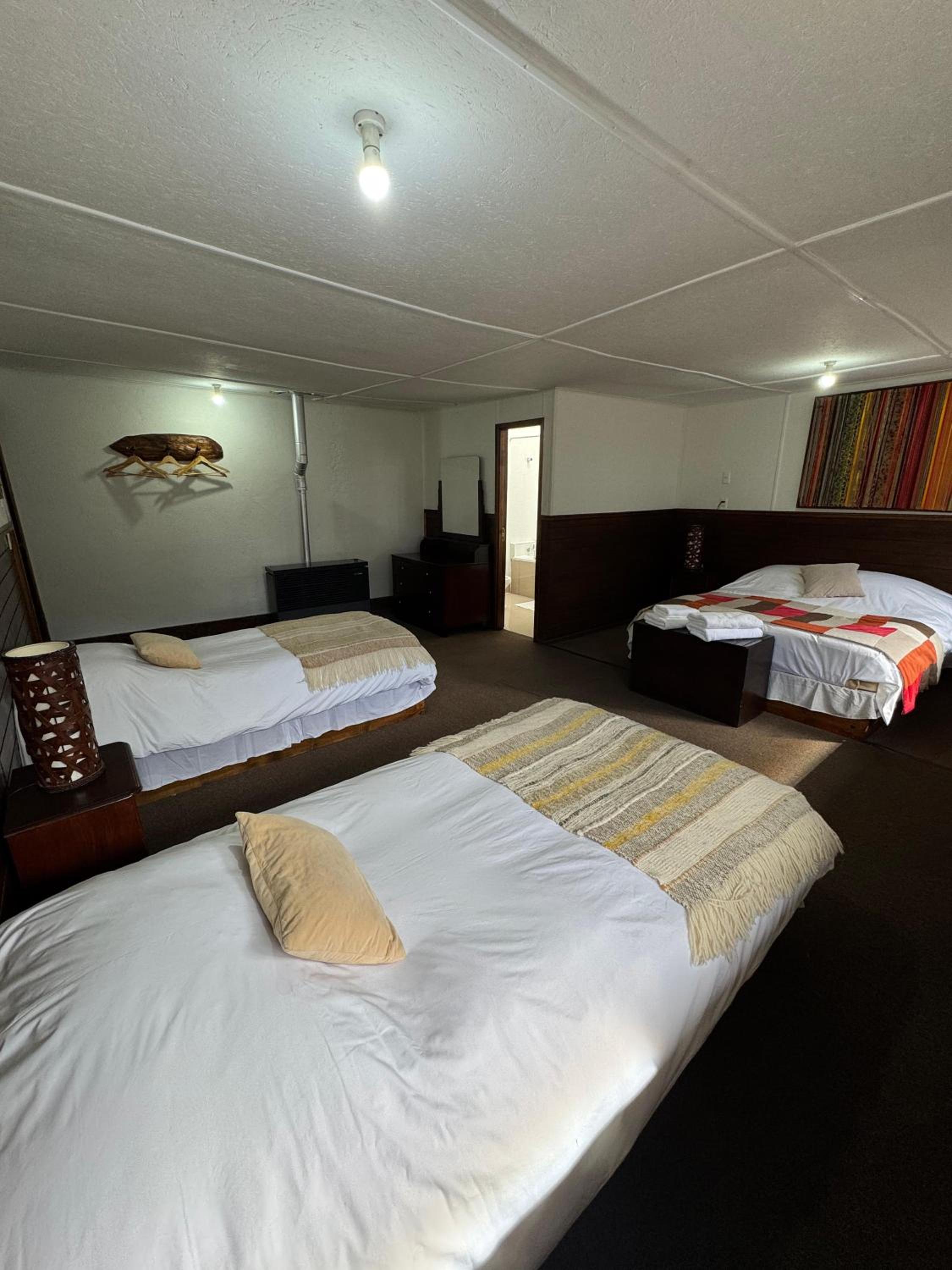 Quadruple Room with Private Bathroom photo 3