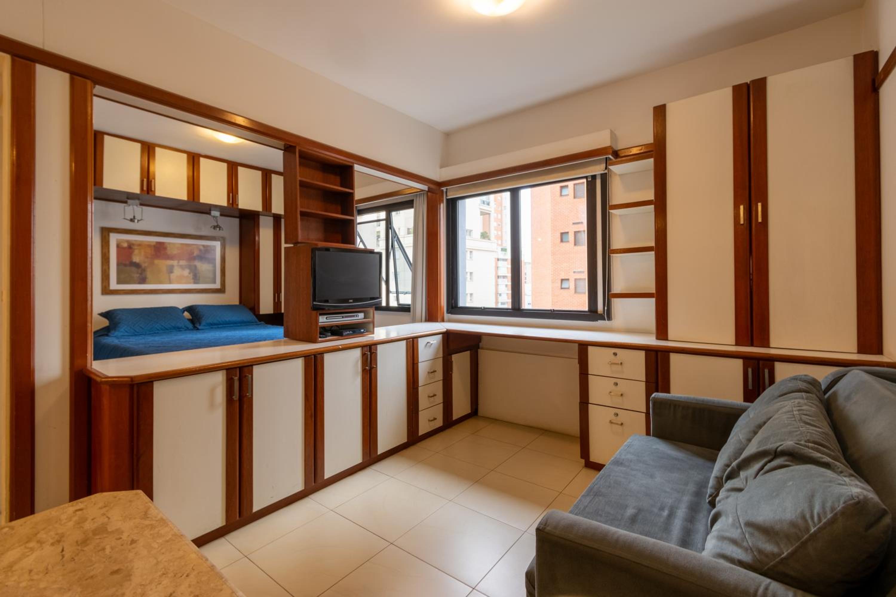 One-Bedroom Apartment - Photo 1
