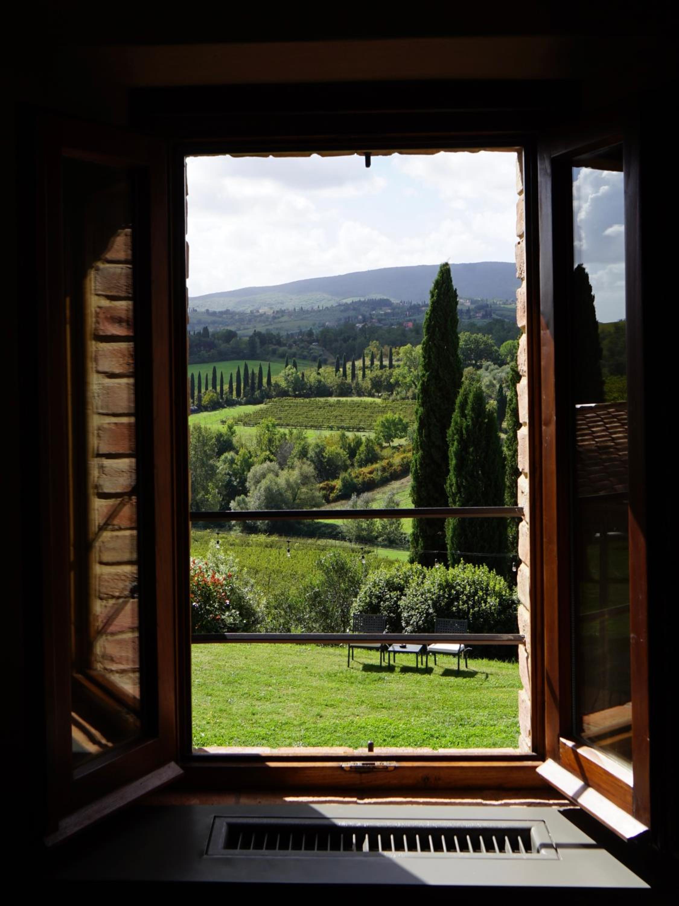 Suite - Photo 27