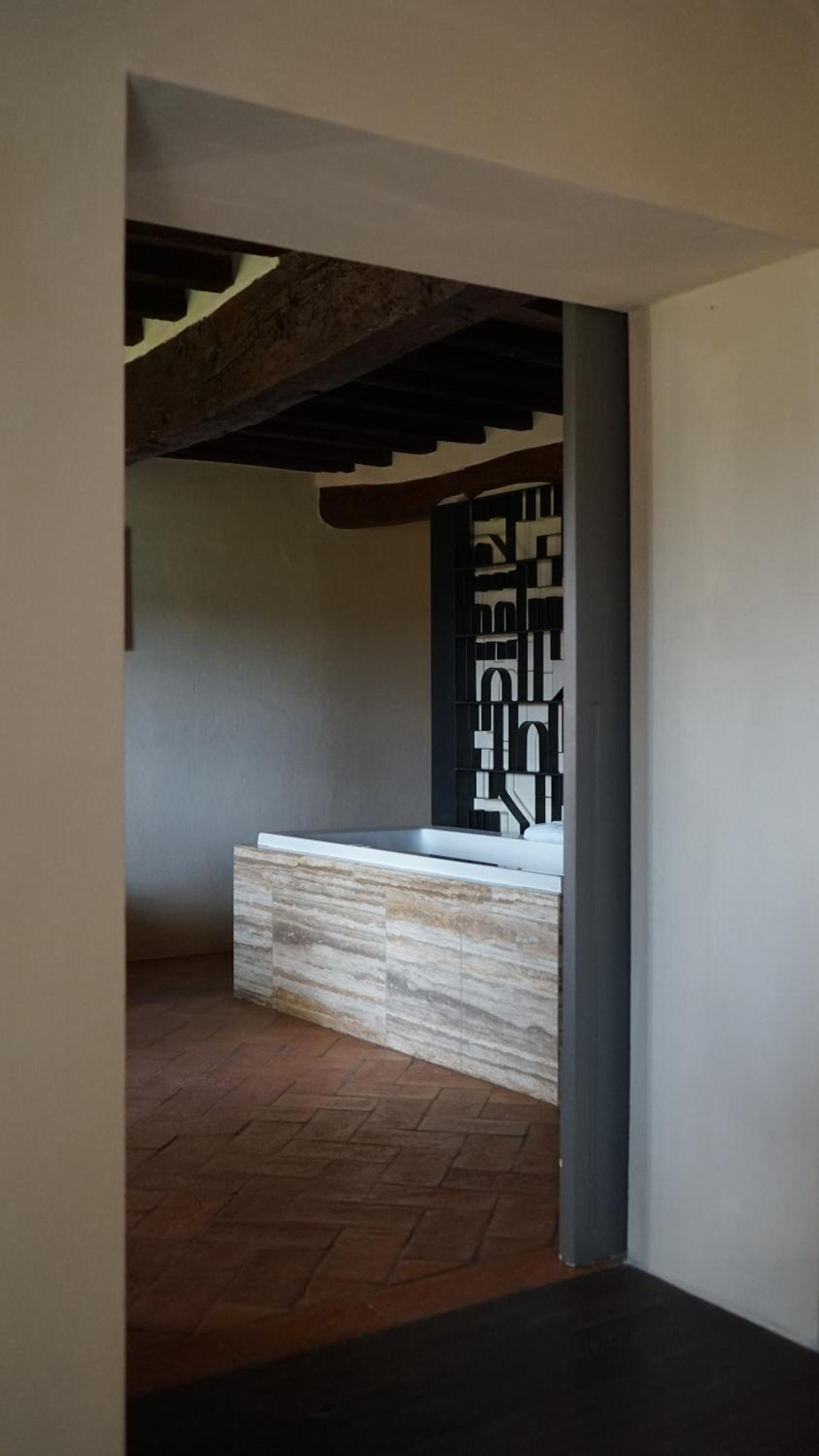 Suite - Photo 19