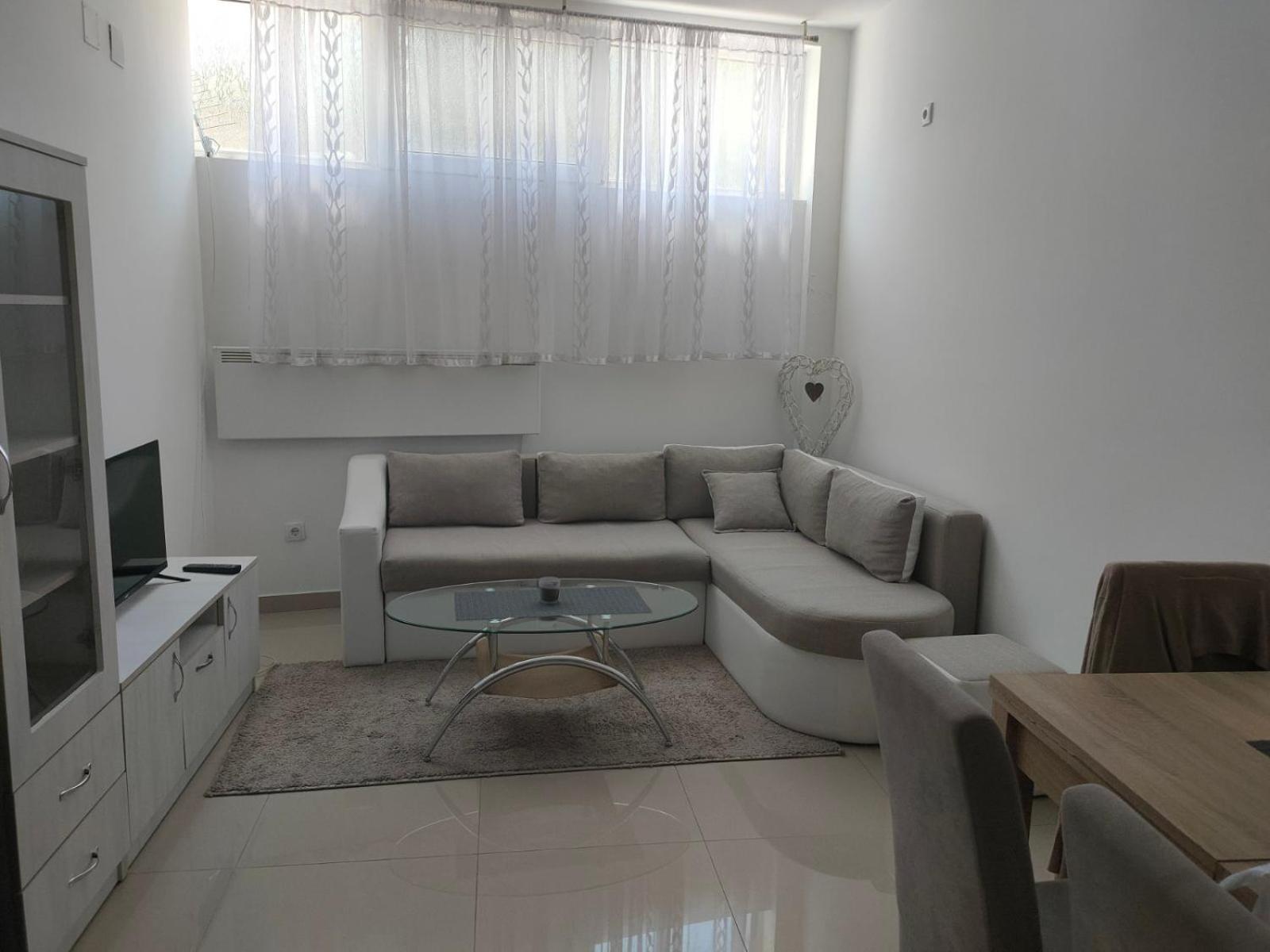 One-Bedroom Apartment photo 3