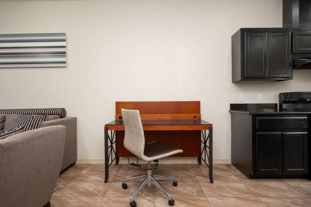One-Bedroom Apartment photo 3