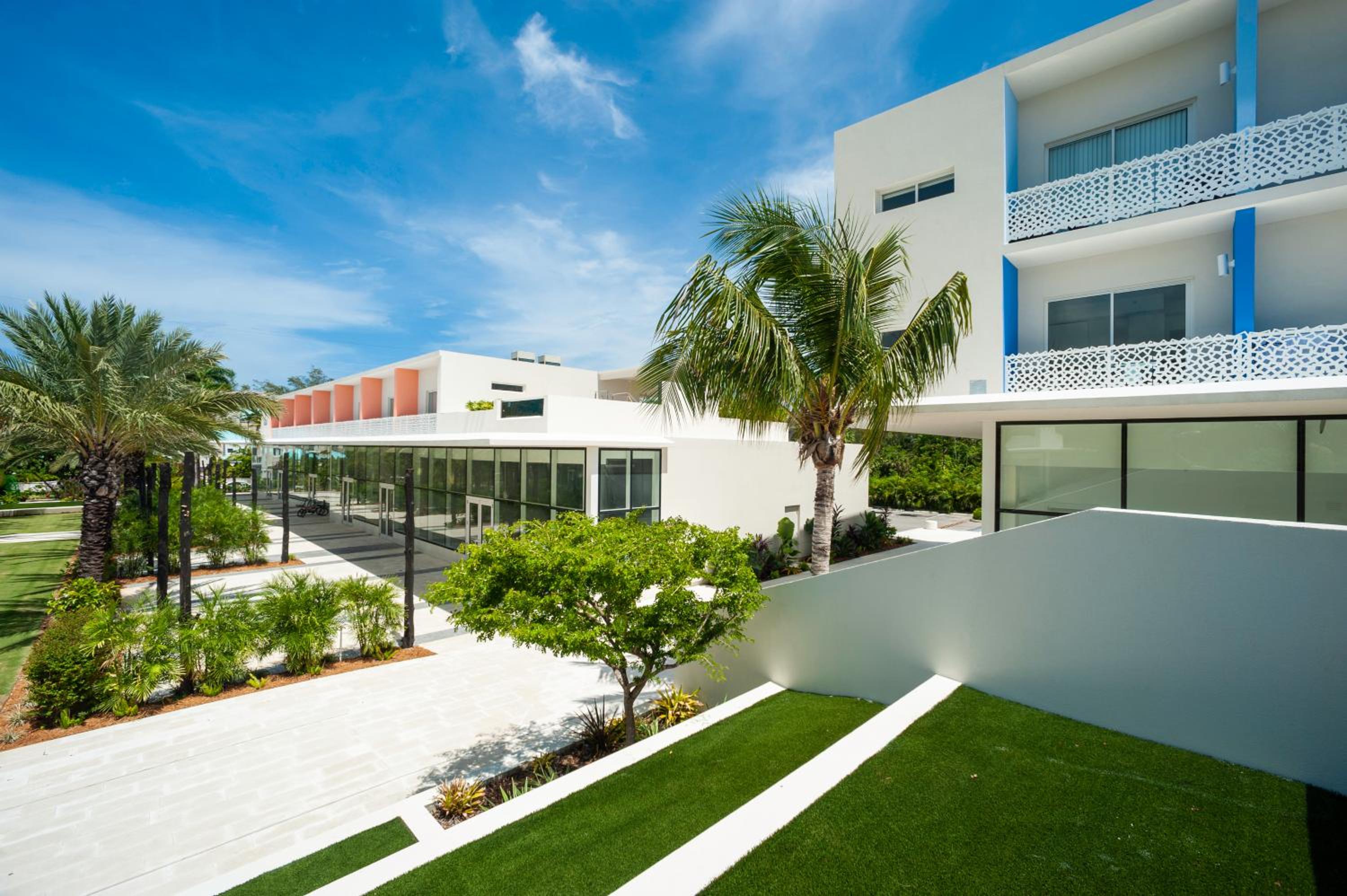 Deluxe Two-Bedroom Apartment with Garden View photo 3
