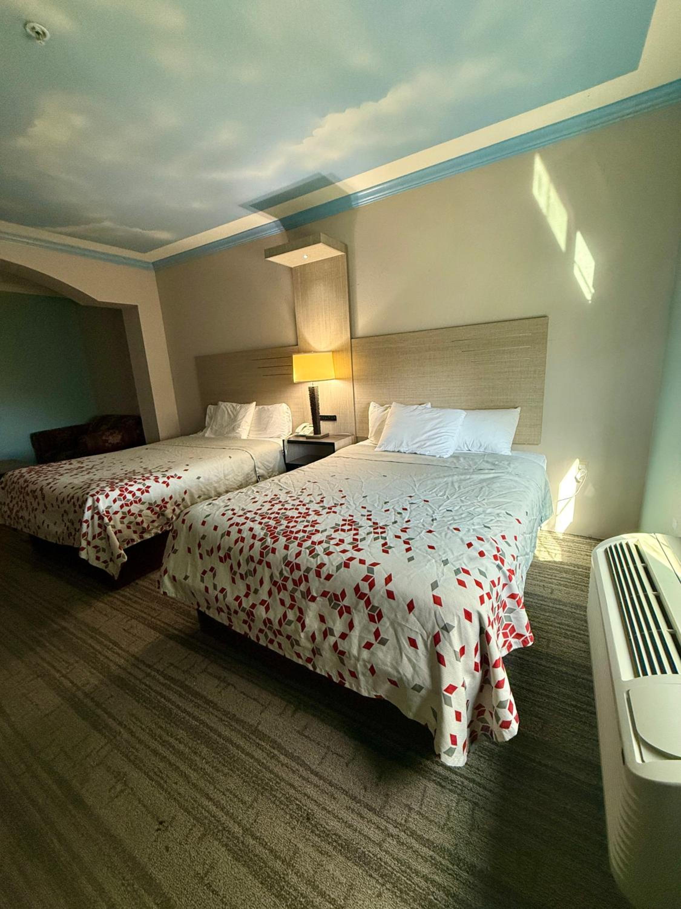 Suite with Two Queen Beds - Non-Smoking - Photo 2