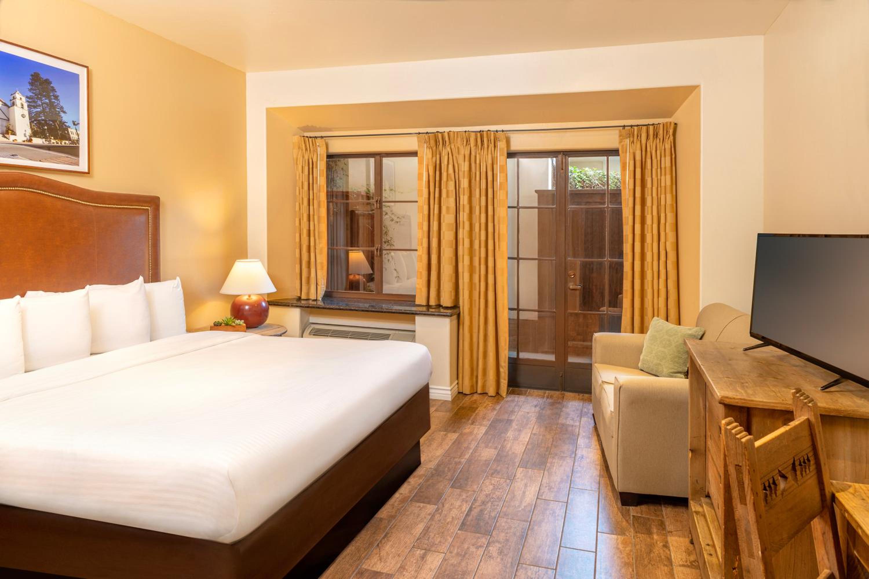 Superior King Room - Photo 1