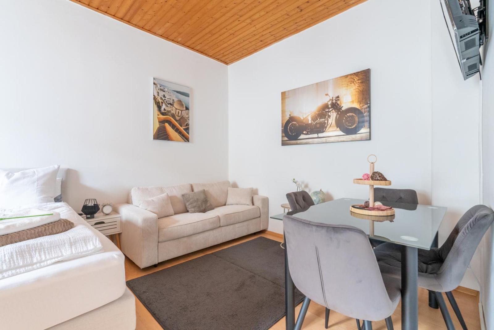 One-Bedroom Apartment with Balcony photo 1