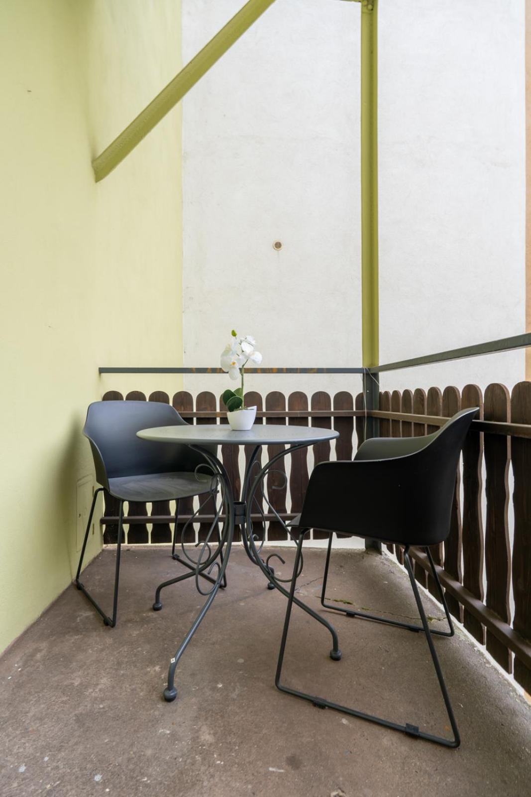 One-Bedroom Apartment with Balcony photo 2
