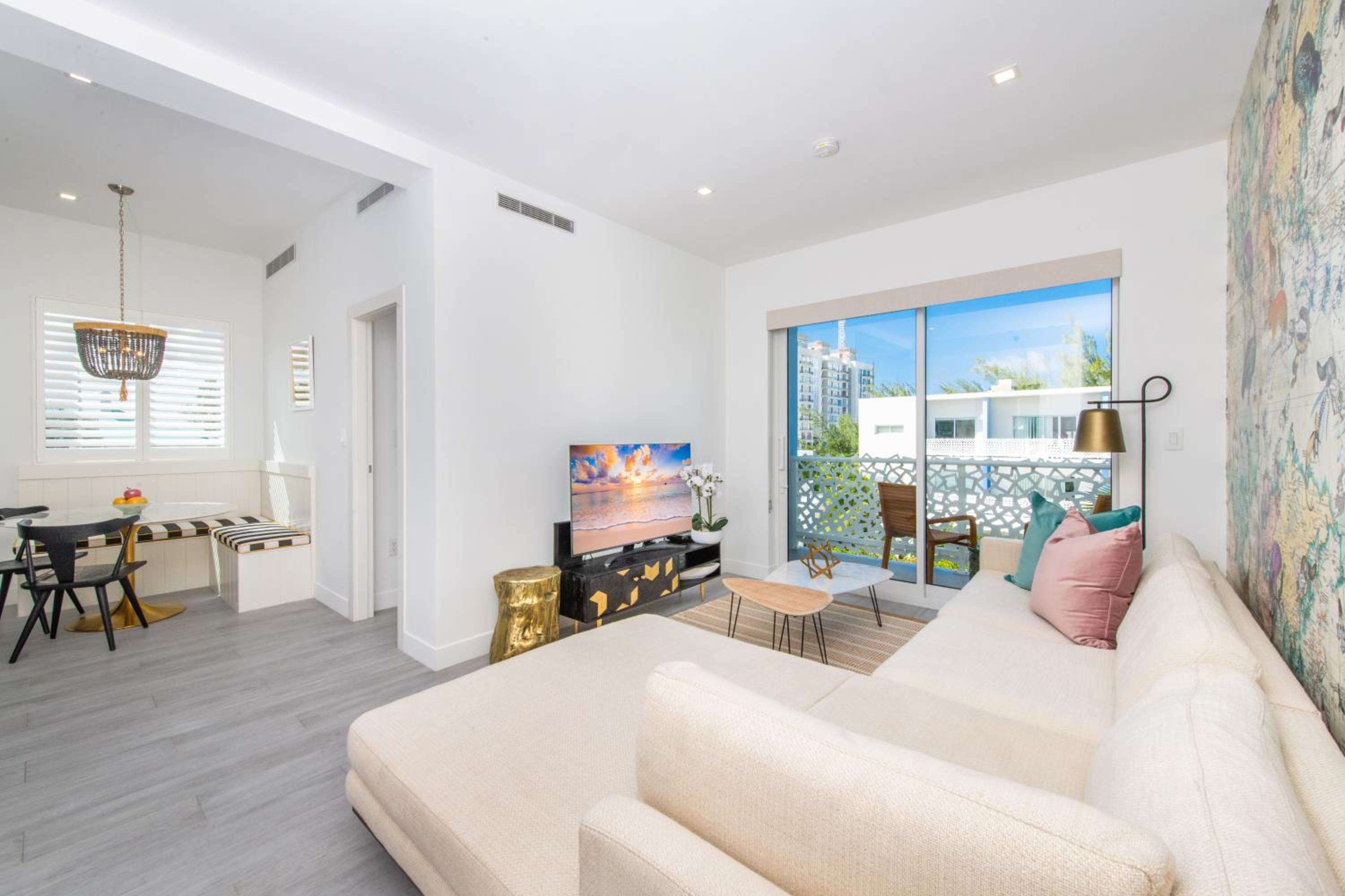 Deluxe One-Bedroom Apartment with Garden View photo 2
