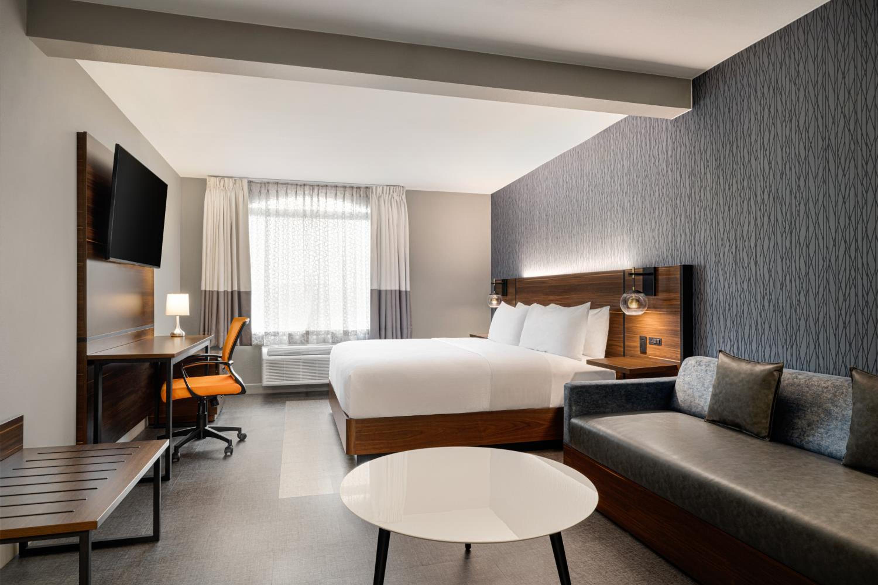 Guest Room, 1 King - Photo 8