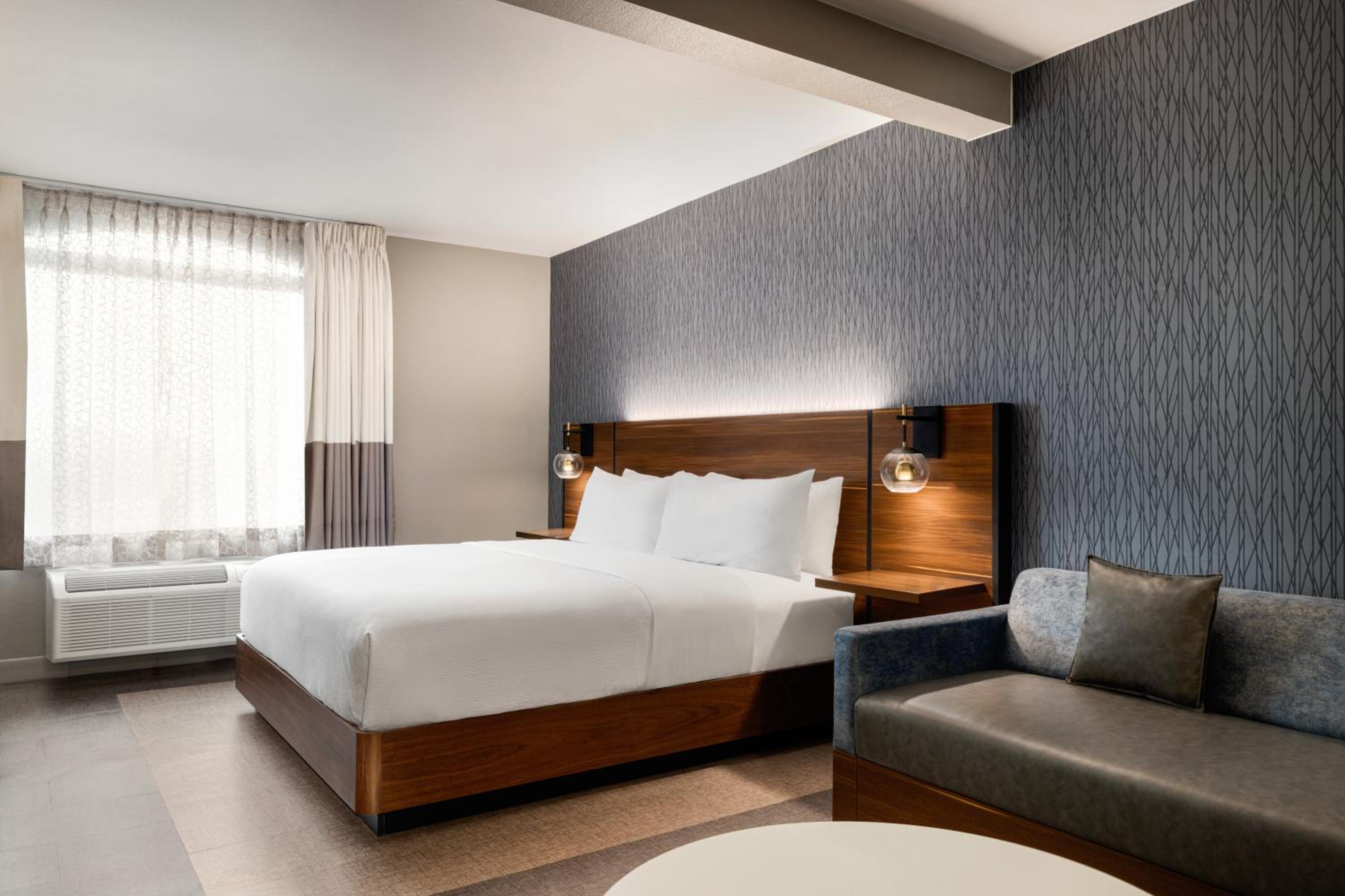 Guest Room, 1 King - Photo 10