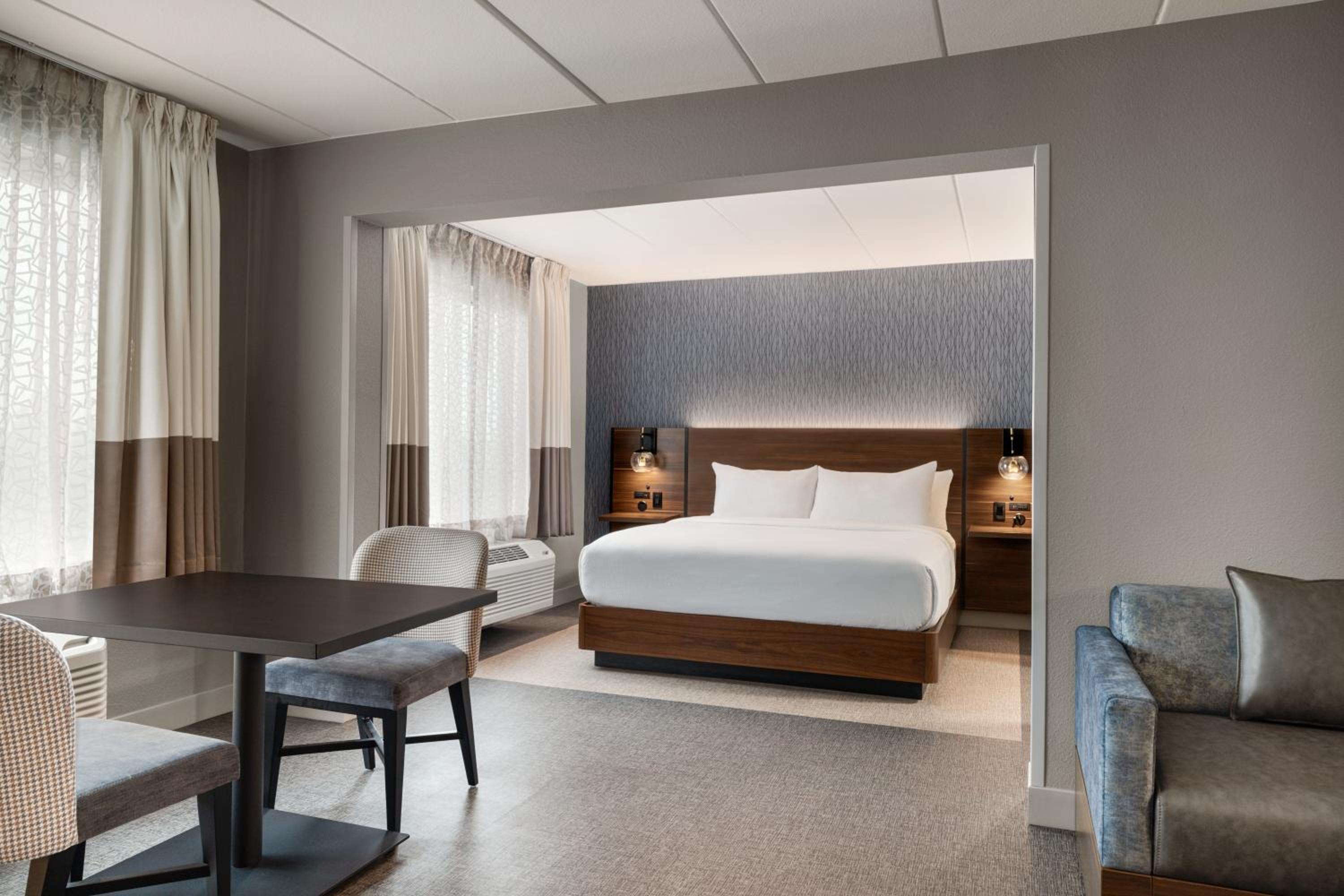  King Suite with Sofa Bed - Photo 3