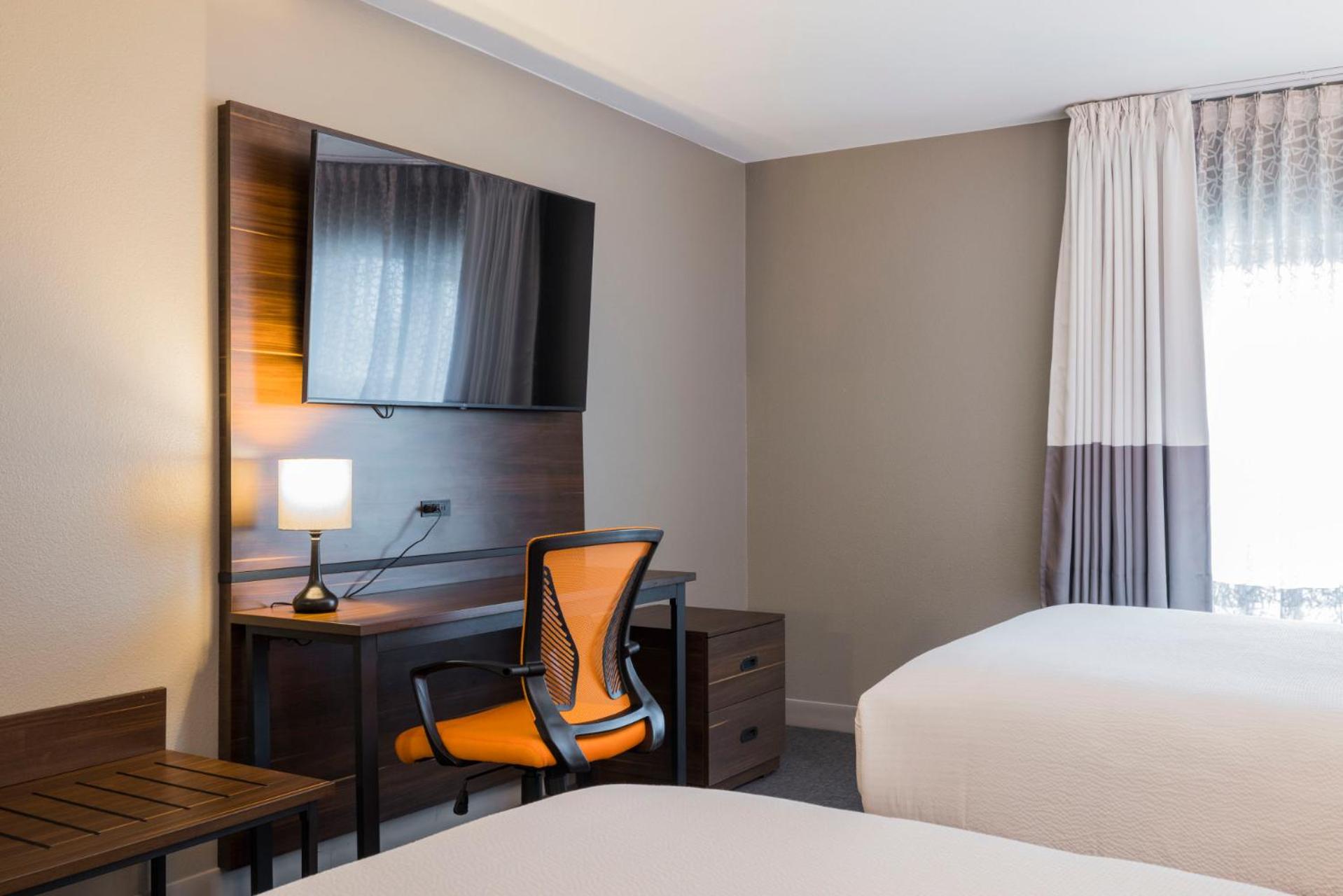 Guest Room with Two Queen Beds - Photo 6